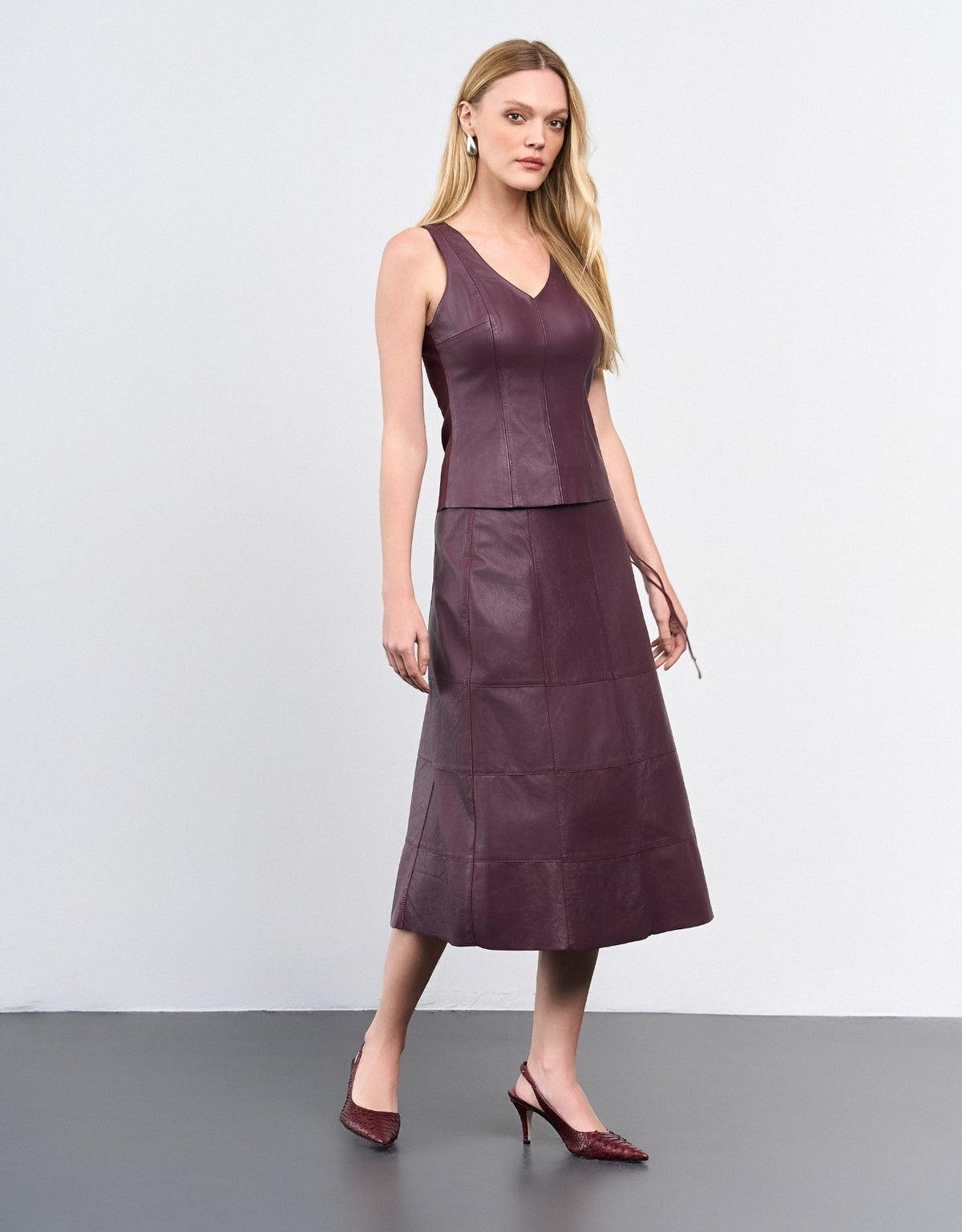 SAIA MARIA MADRE REINA COURO DARK PURPLE