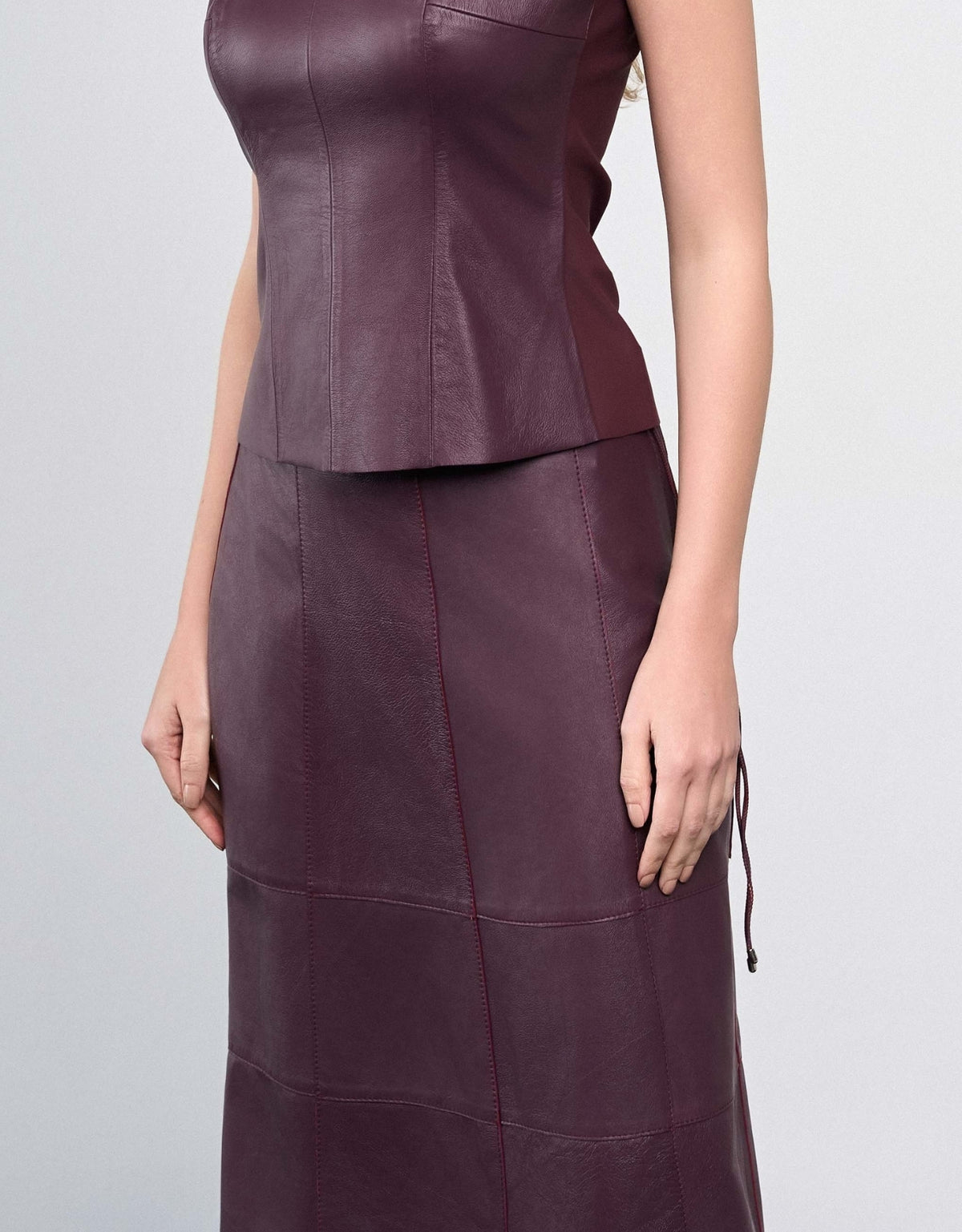 SAIA MARIA MADRE REINA COURO DARK PURPLE