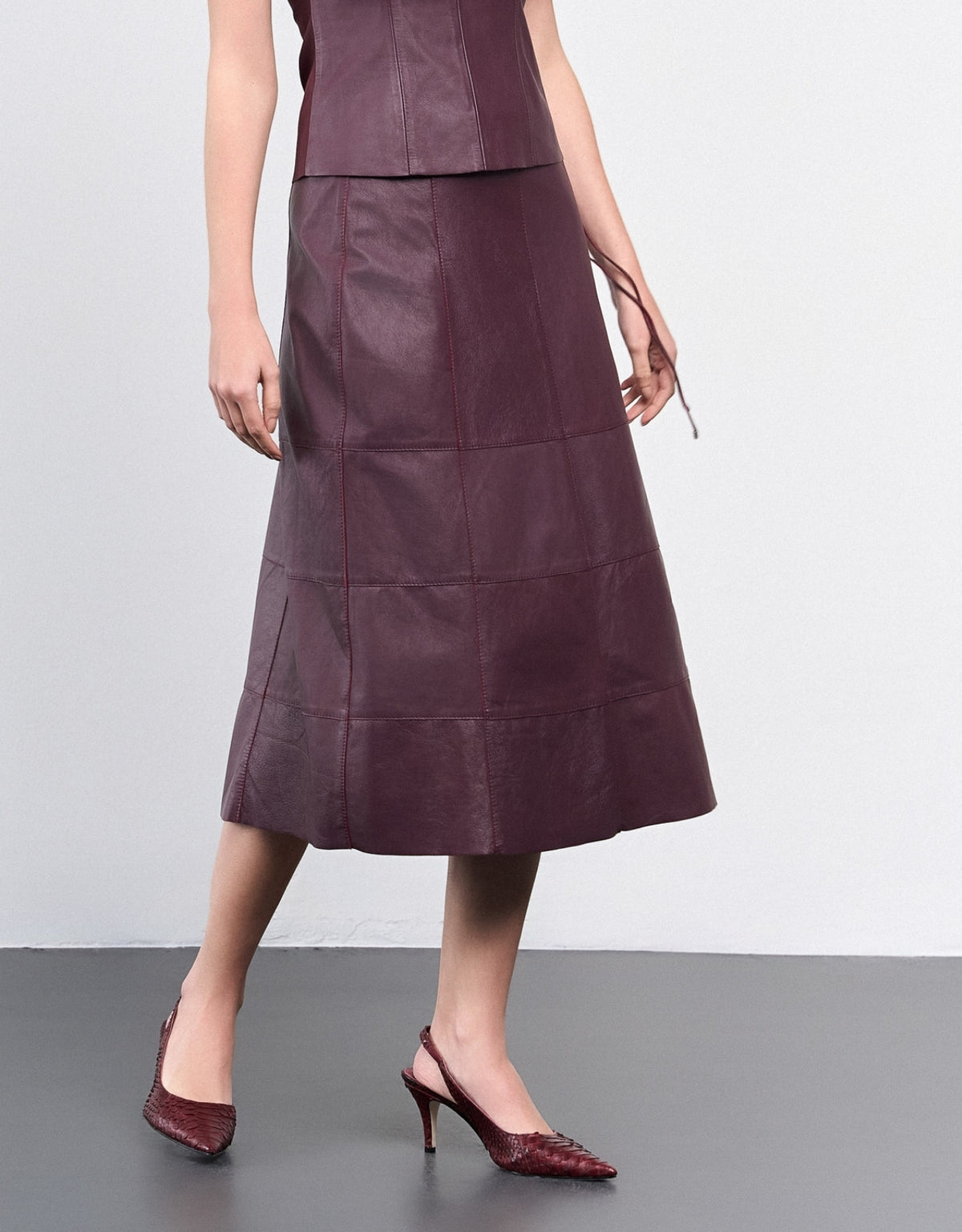 SAIA MARIA MADRE REINA COURO DARK PURPLE