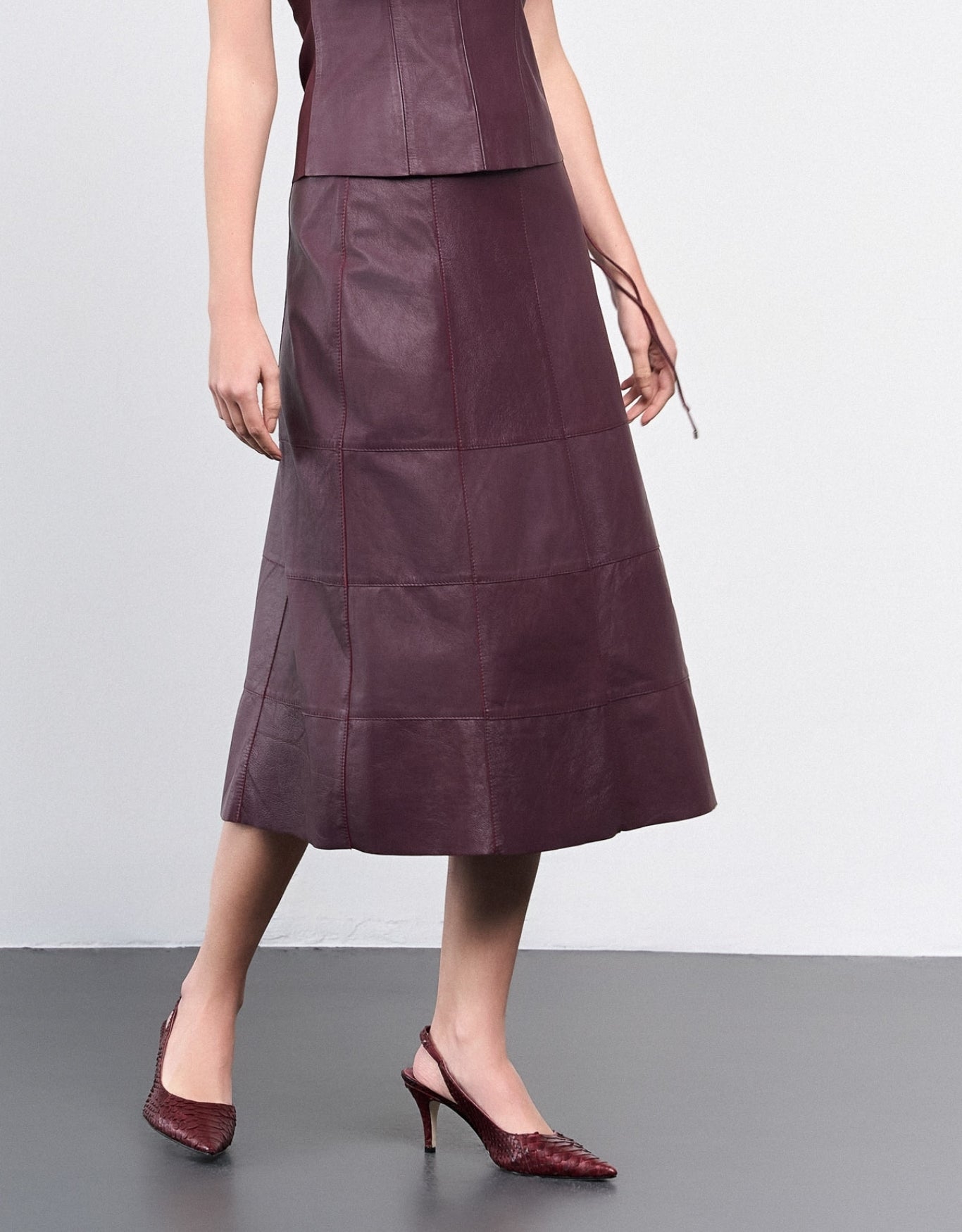 SAIA MARIA MADRE REINA COURO DARK PURPLE