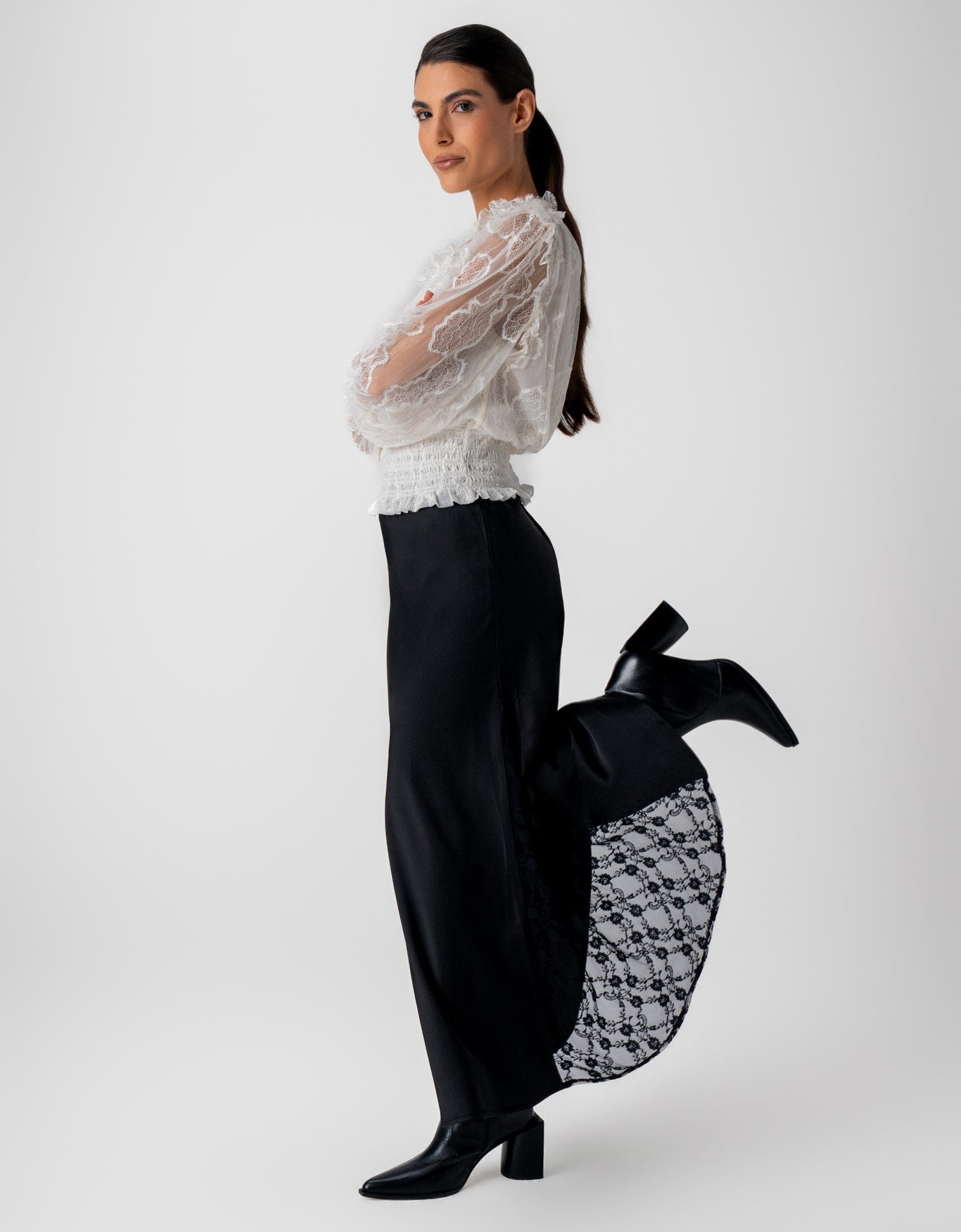 SAIA MARIA MADRE REINA PRETO