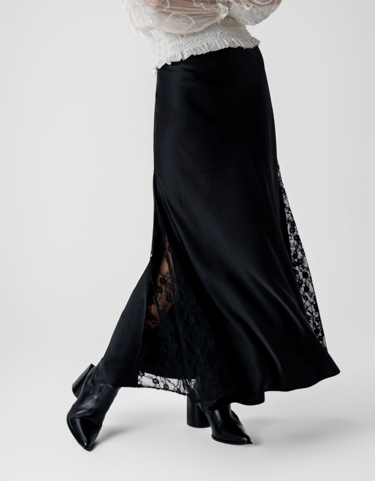 SAIA MARIA MADRE REINA PRETO