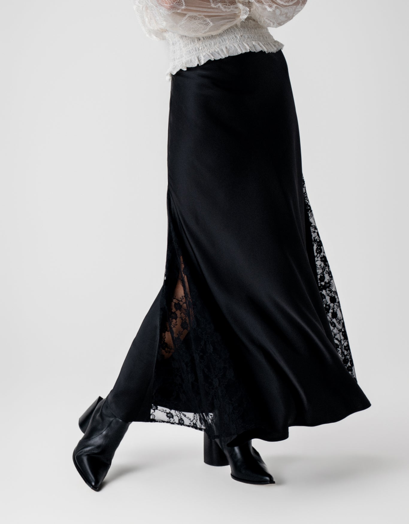 SAIA MARIA MADRE REINA PRETO