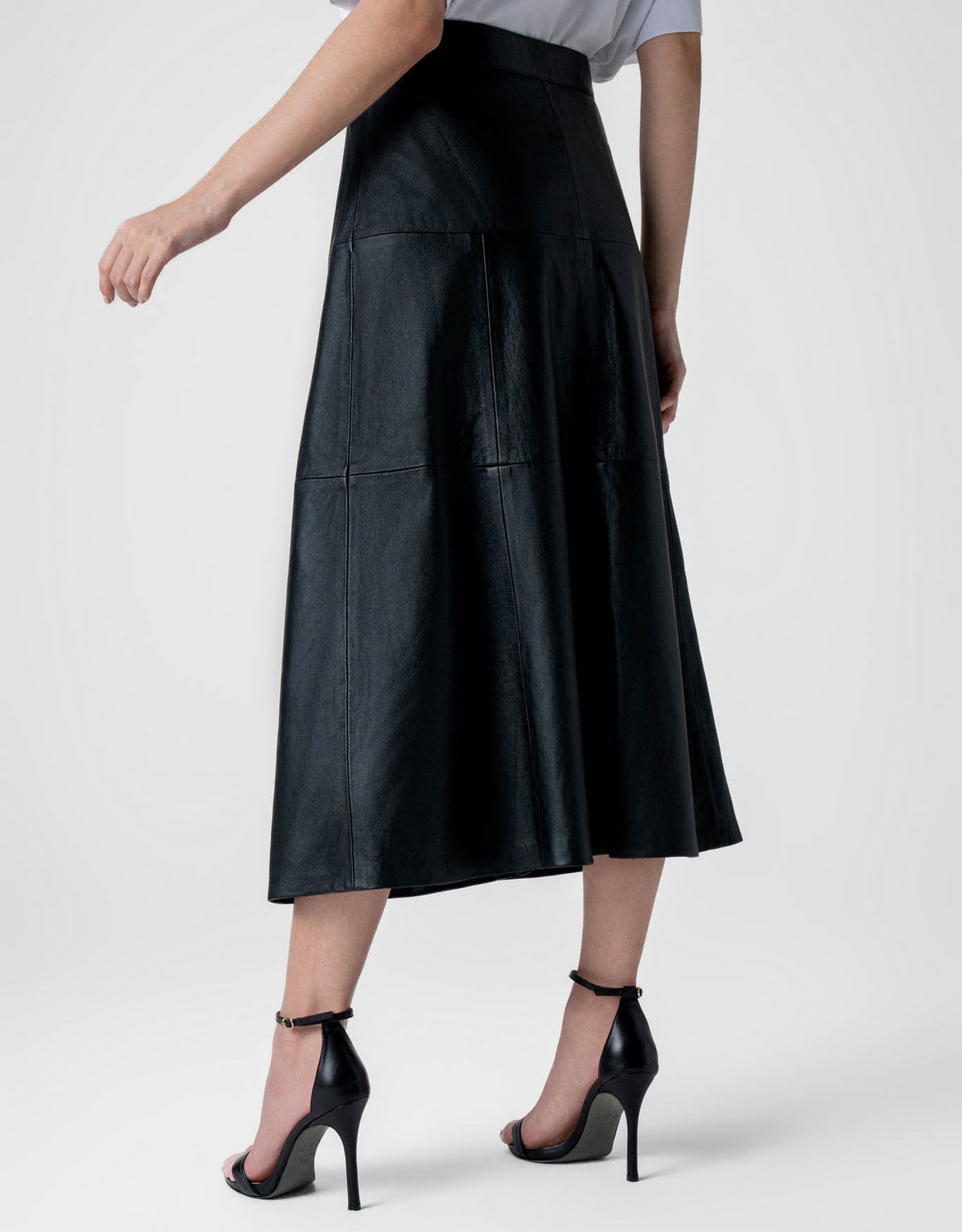 SAIA MIDI BOTÕES MADRE REINA COURO PRETO