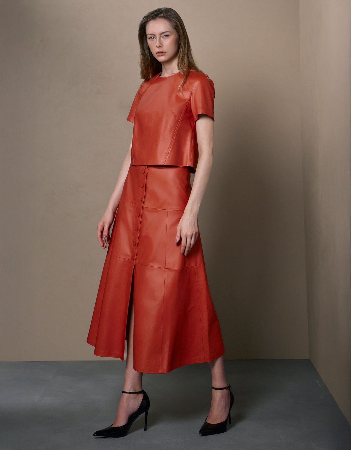 SAIA MIDI BOTÕES MADRE REINA COURO AMBAR THUNDRA