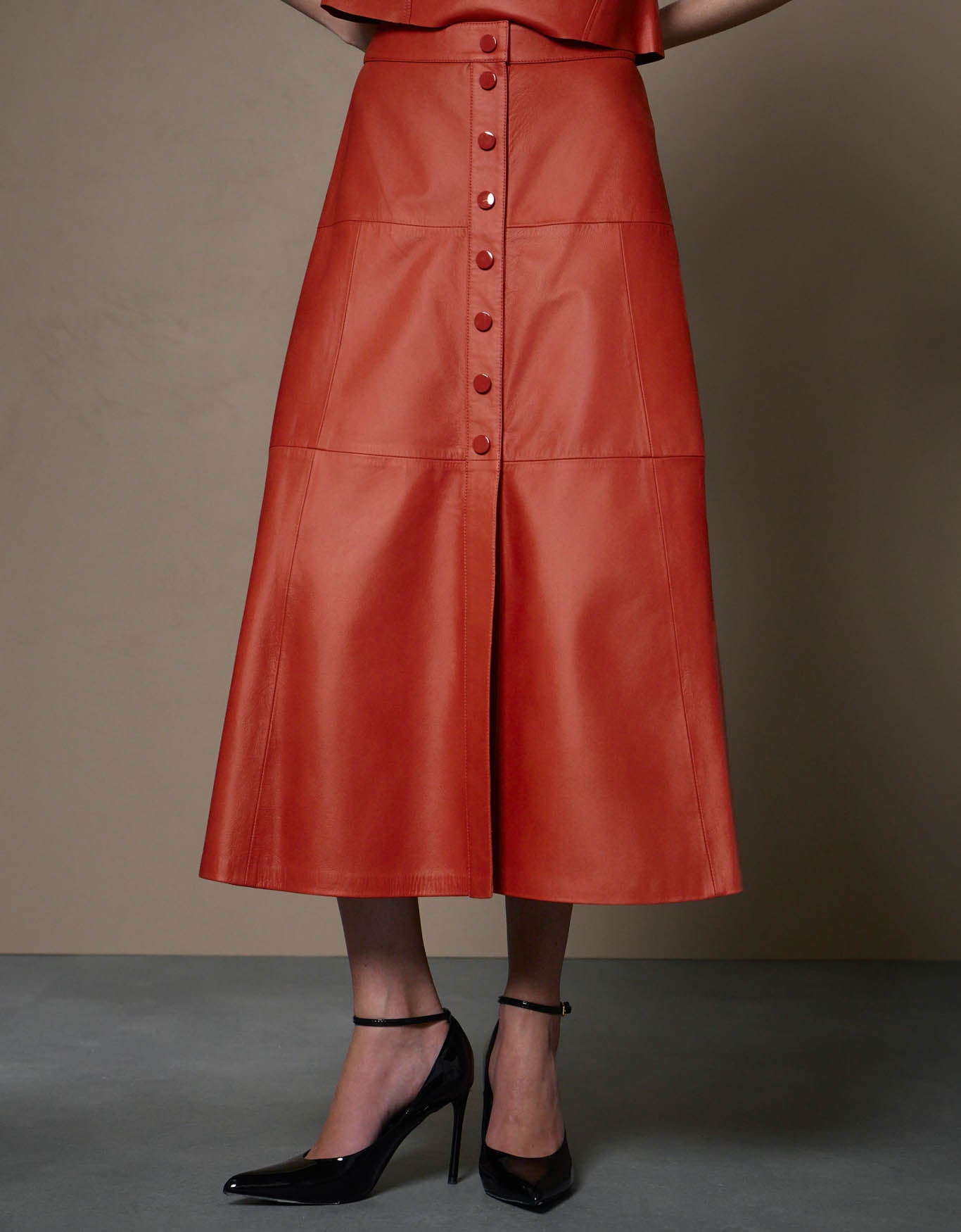 SAIA MIDI BOTÕES MADRE REINA COURO AMBAR THUNDRA