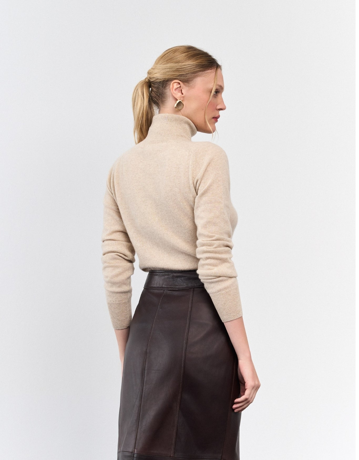 SWEATER GOLA ALTA MADRE REINA CASHMERE DESERT