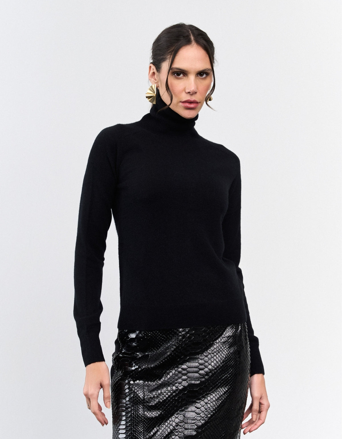 SWEATER GOLA ALTA MADRE REINA CASHMERE PRETO