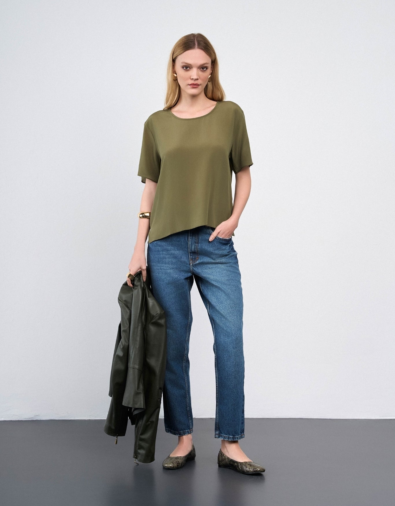 T-SHIRT CLASSIC MADRE REINA SEDA GREIGE