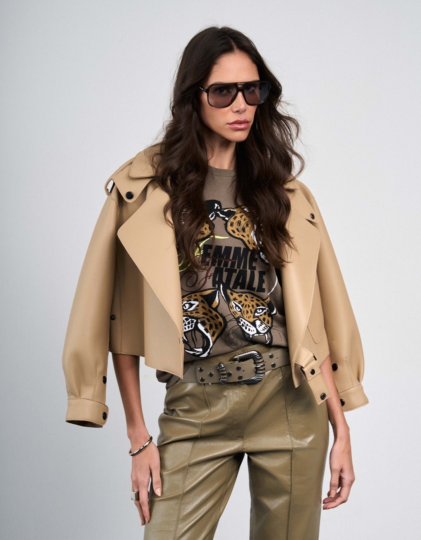 T-SHIRT ONÇA MADRE REINA GREIGE