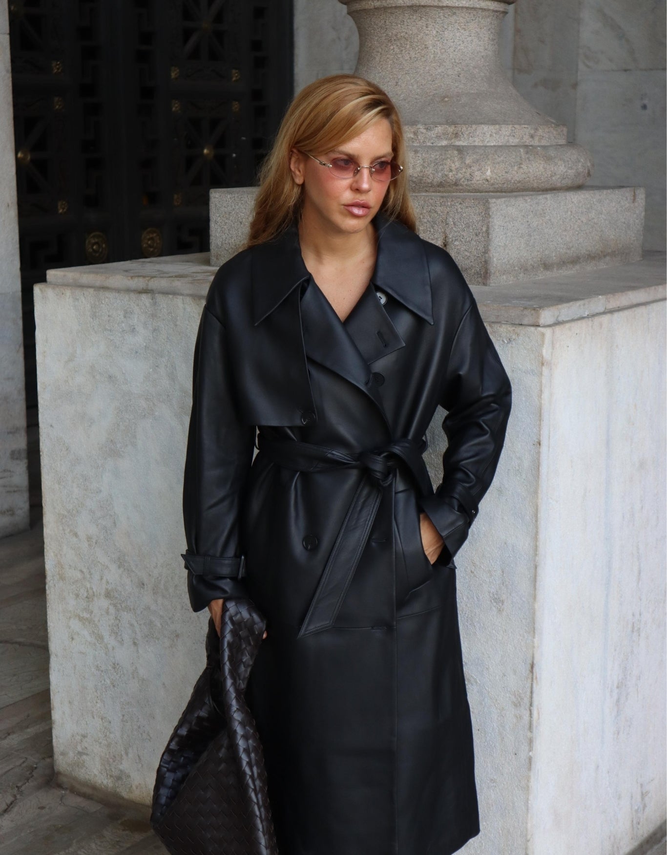 TRENCH COAT ANTONELLA MADRE REINA COURO PRETO
