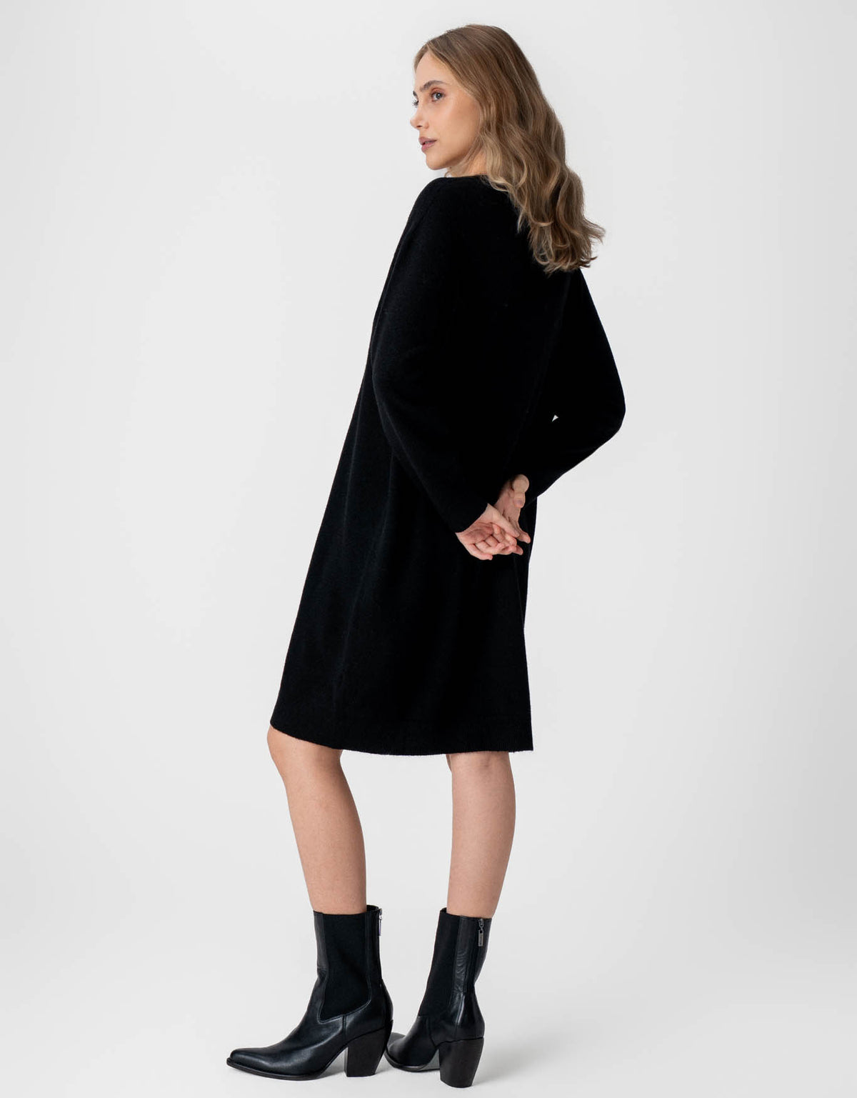 VESTIDO ADELE MADRE REINA PRETO