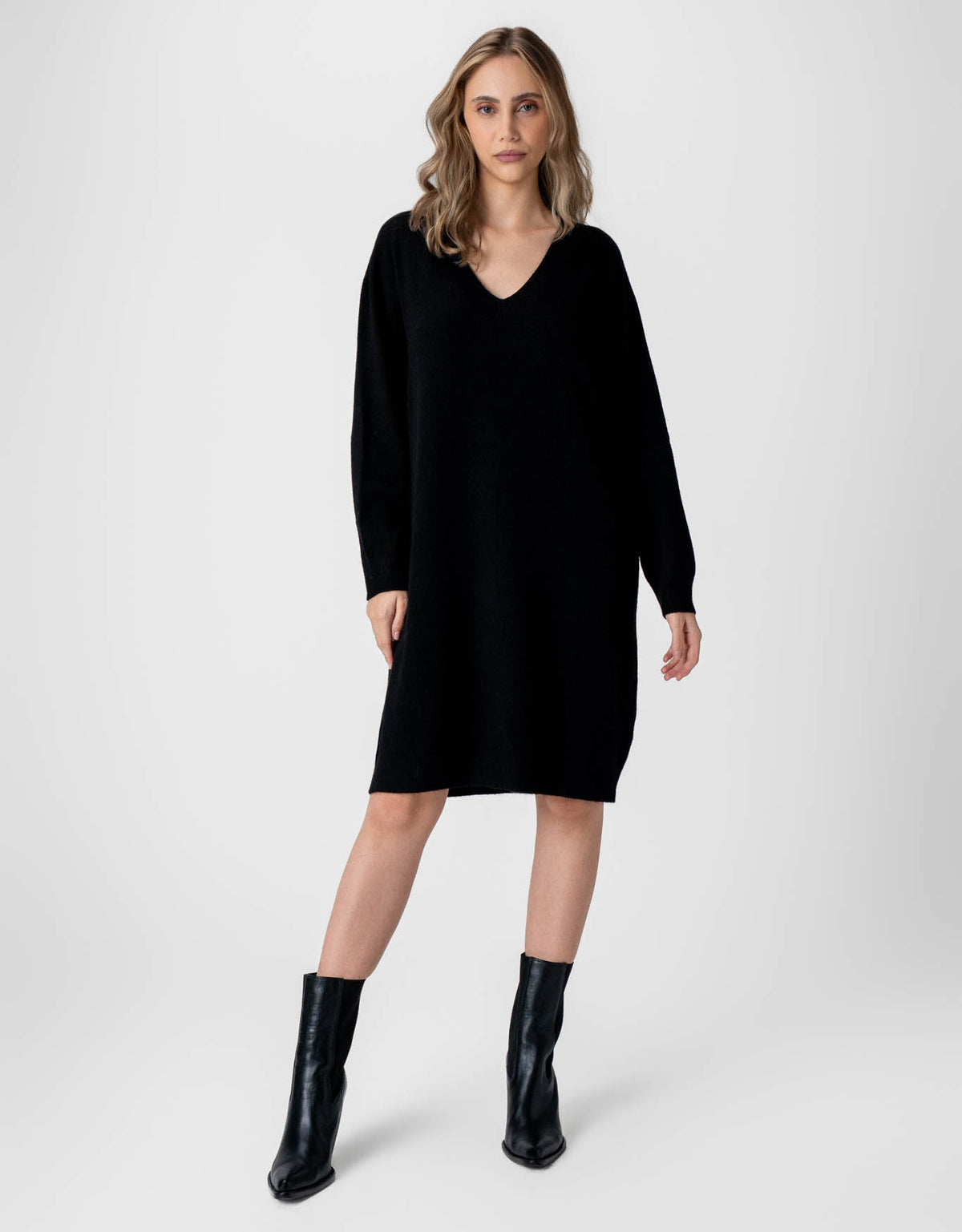 VESTIDO ADELE MADRE REINA PRETO