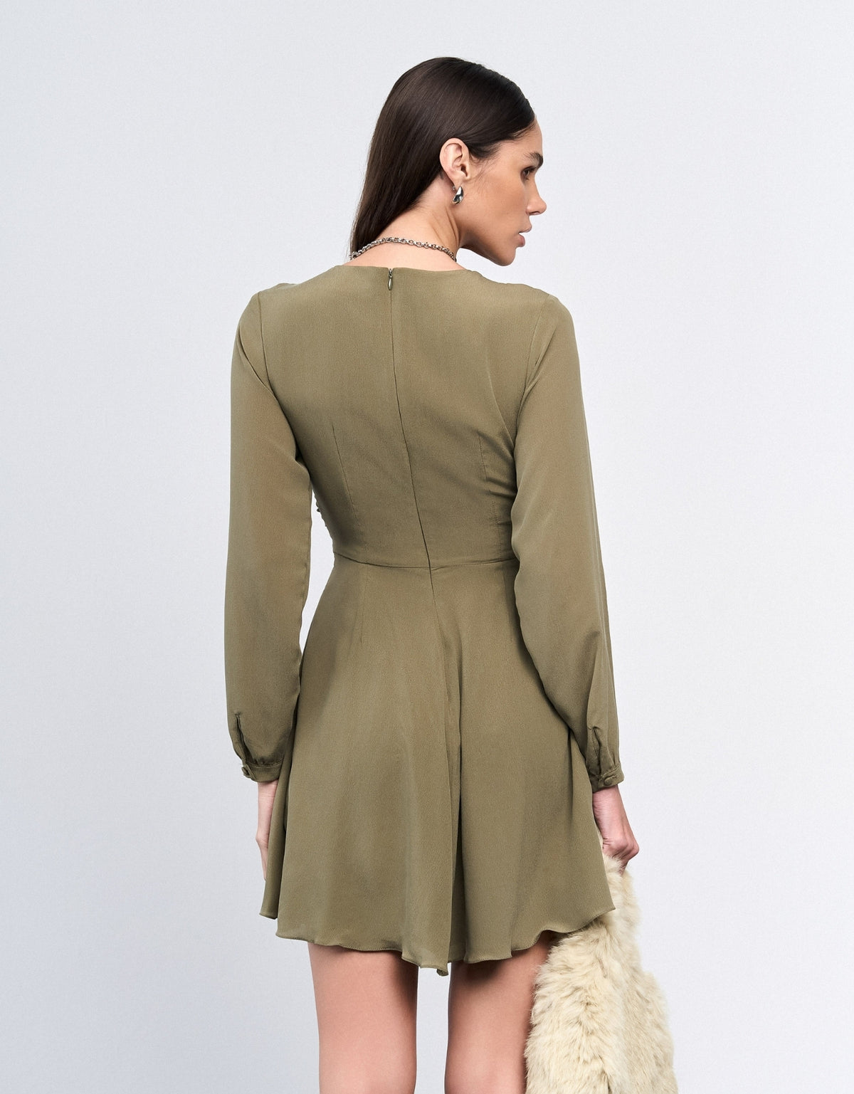 VESTIDO ALÍCIA MADRE REINA SEDA GREIGE