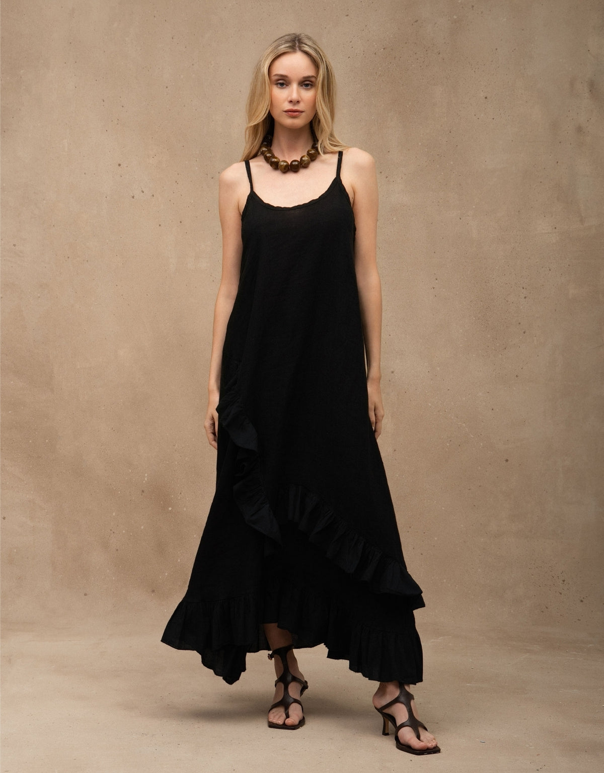 VESTIDO BABADOS MADRE REINA LINHO PRETO