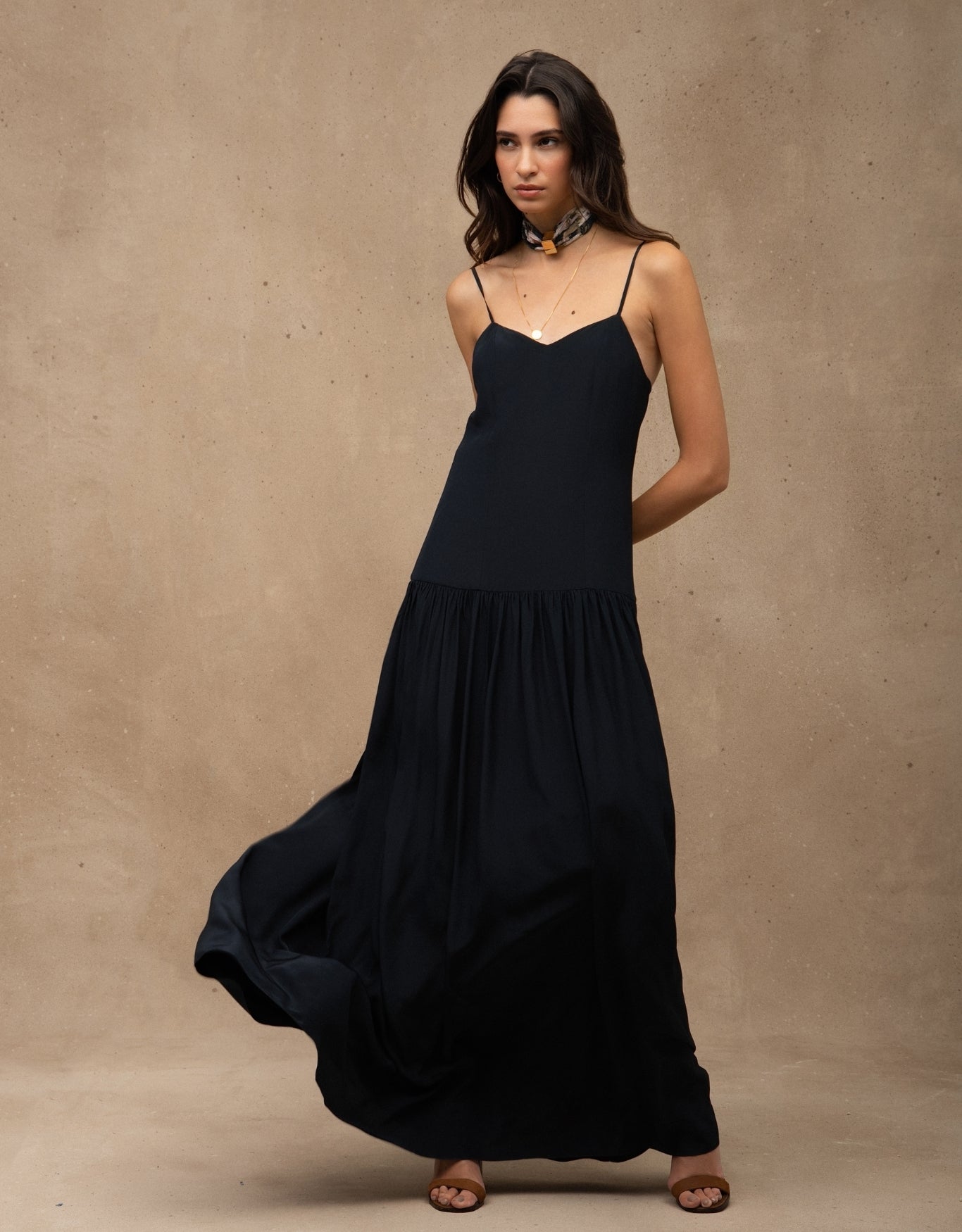 VESTIDO BETINA MADRE REINA SEDA AZUL MARINE