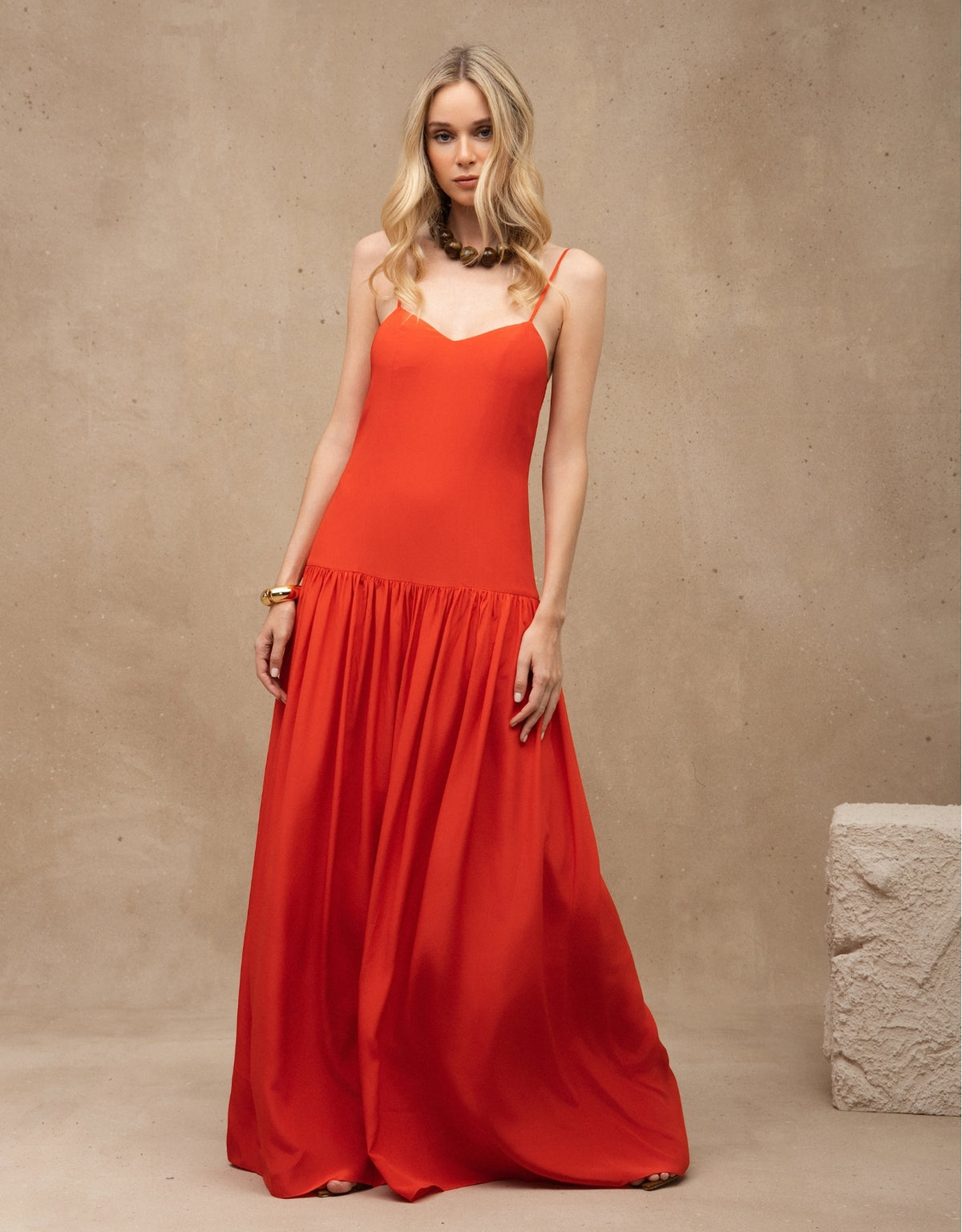 VESTIDO BETINA MADRE REINA SEDA VERMELHO TOMATE