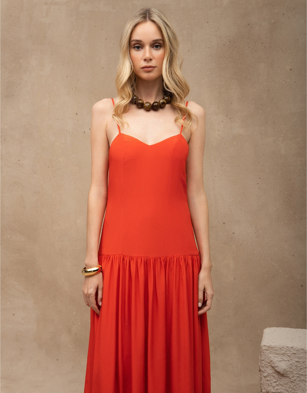 VESTIDO BETINA MADRE REINA SEDA VERMELHO TOMATE