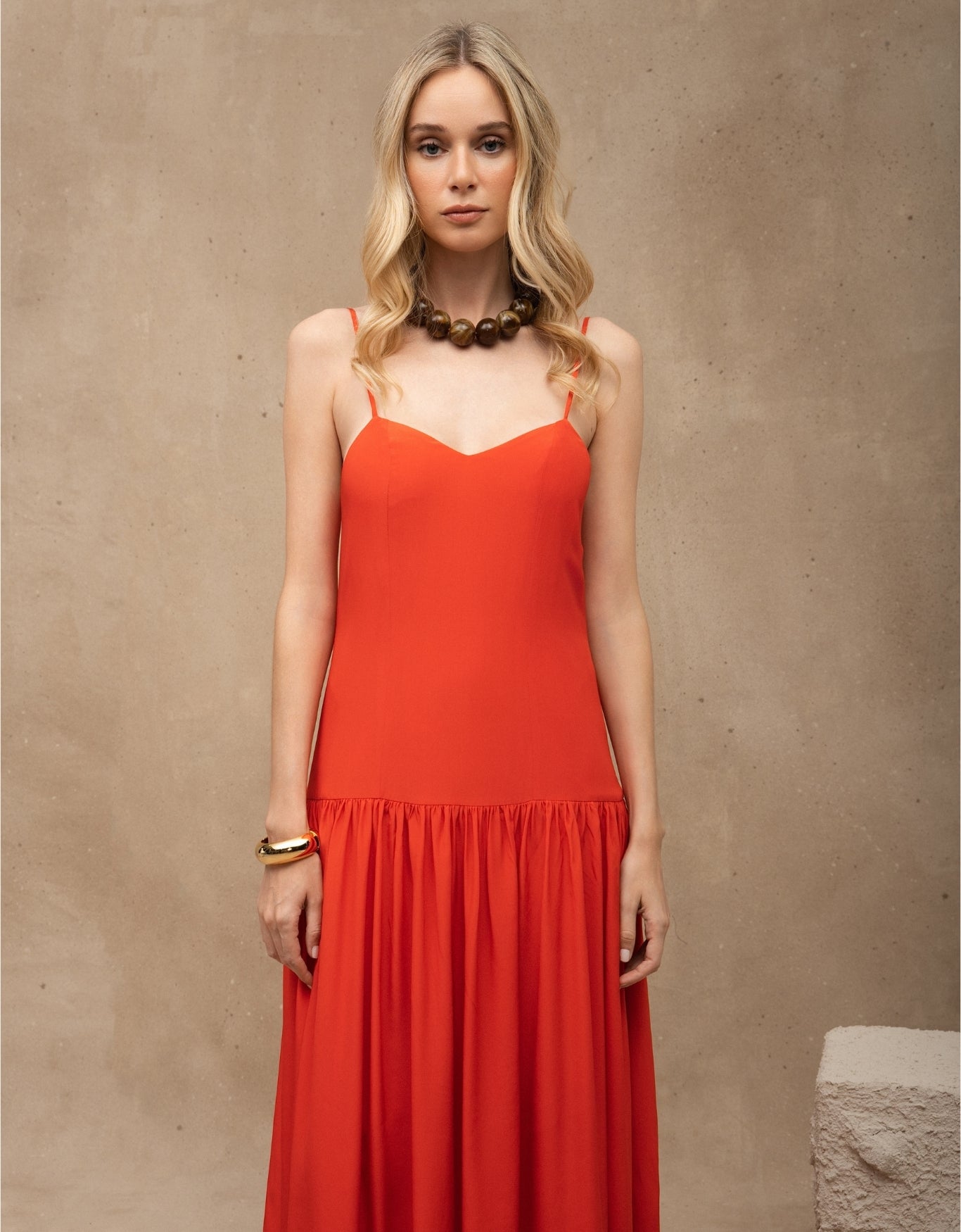 VESTIDO BETINA MADRE REINA SEDA VERMELHO TOMATE