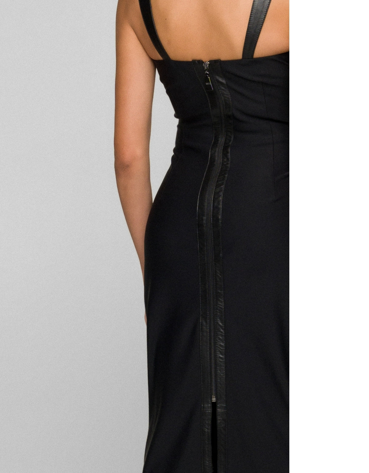 VESTIDO CAMILA MADRE REINA COURO E MALHA PRETO