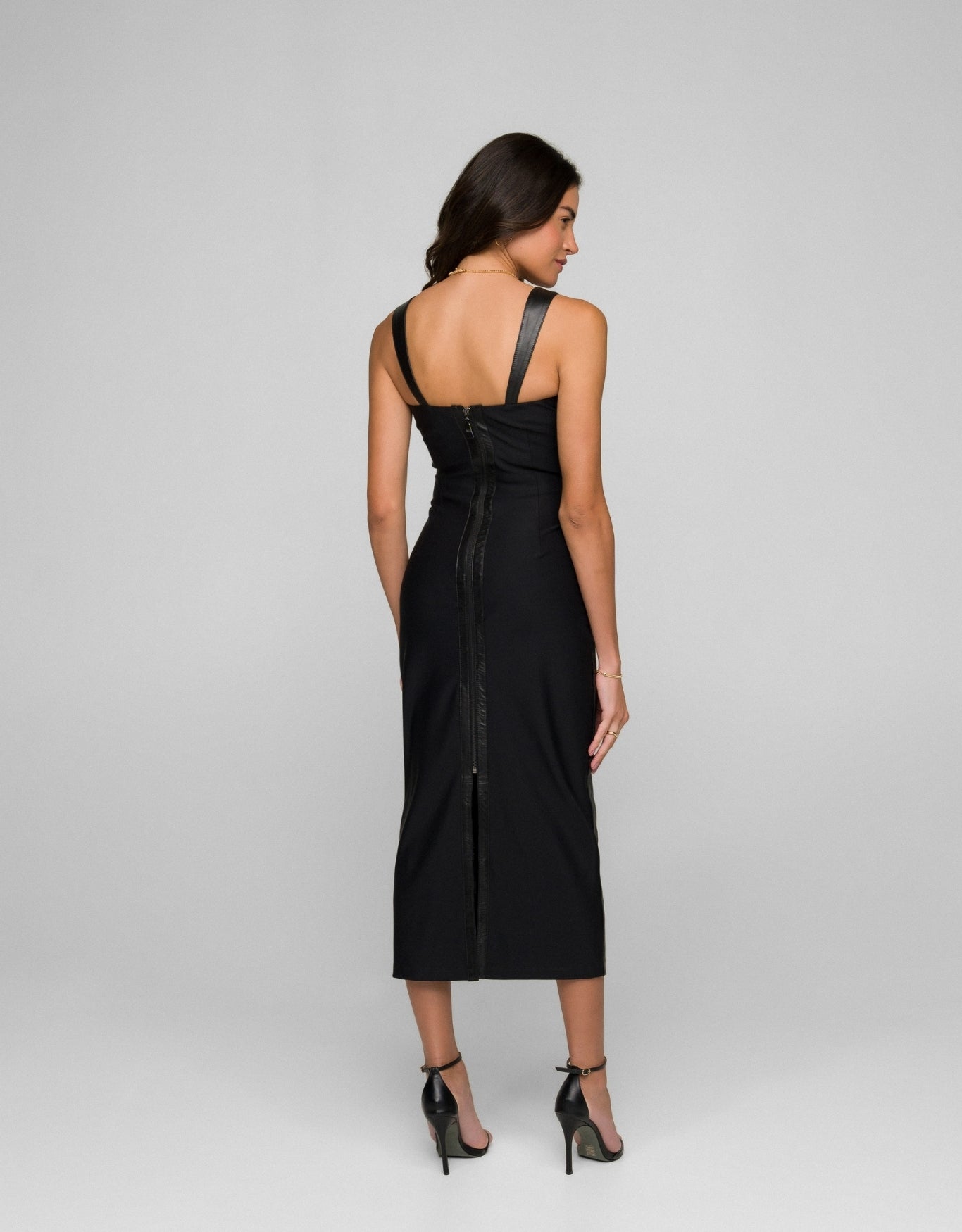 VESTIDO CAMILA MADRE REINA COURO E MALHA PRETO