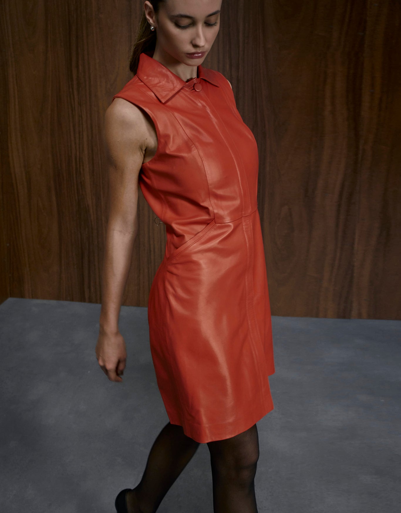 VESTIDO CURTO CARMELA MADRE REINA COURO AMBAR THUNDRA