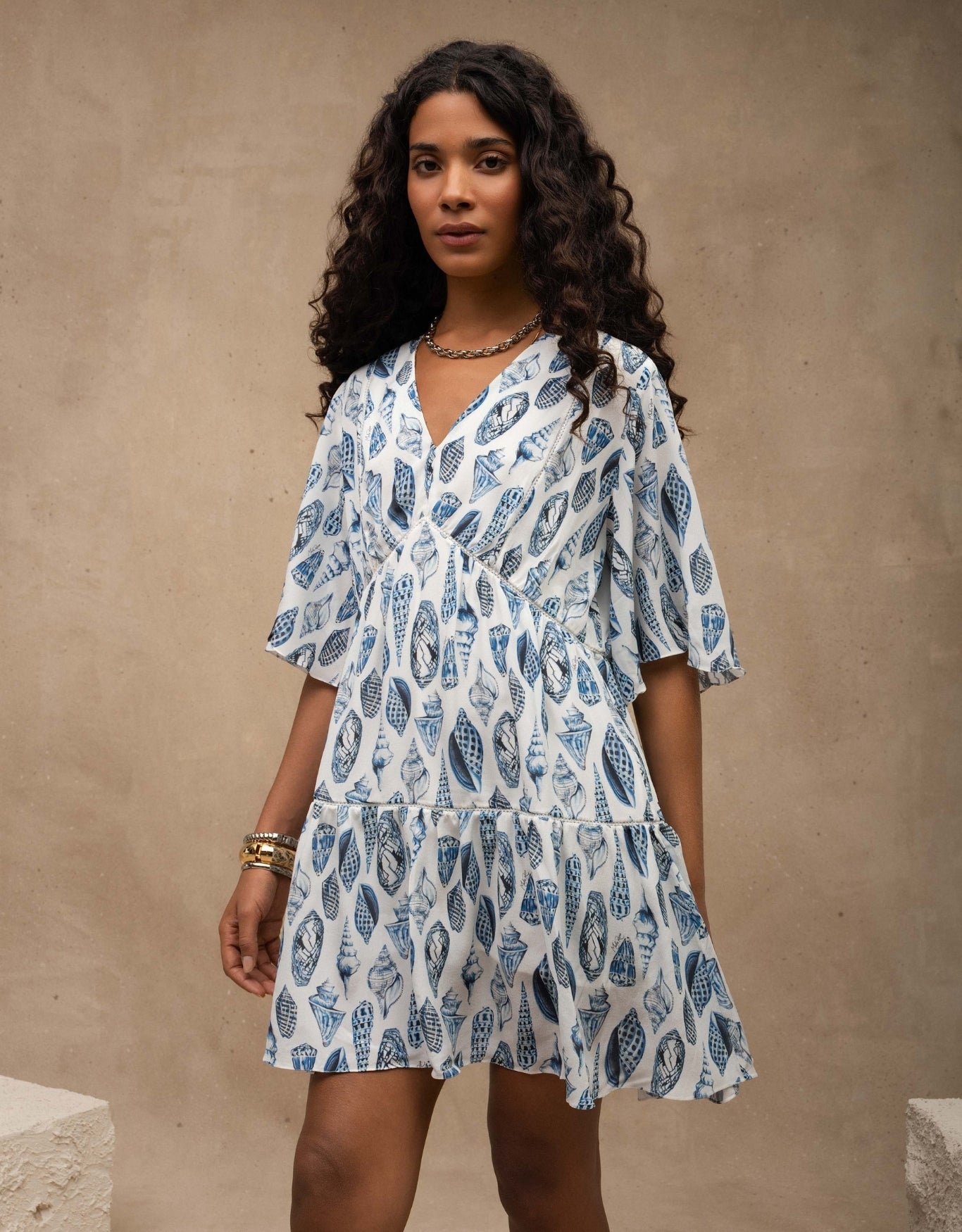 VESTIDO JULIETA CURTO ESTAMPADO MADRE REINA SEDA