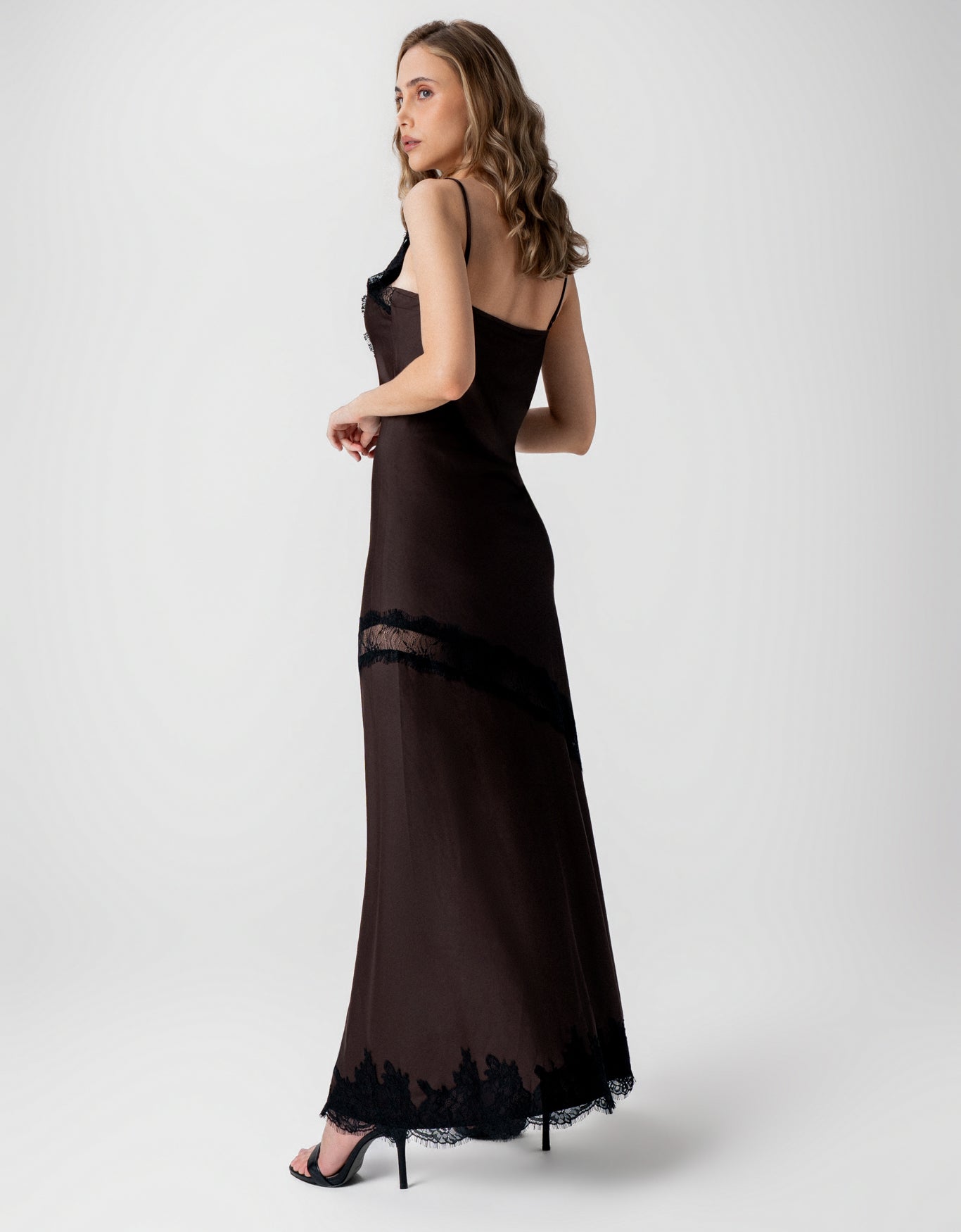 VESTIDO LIZIE MADRE REINA CHOCOLATE