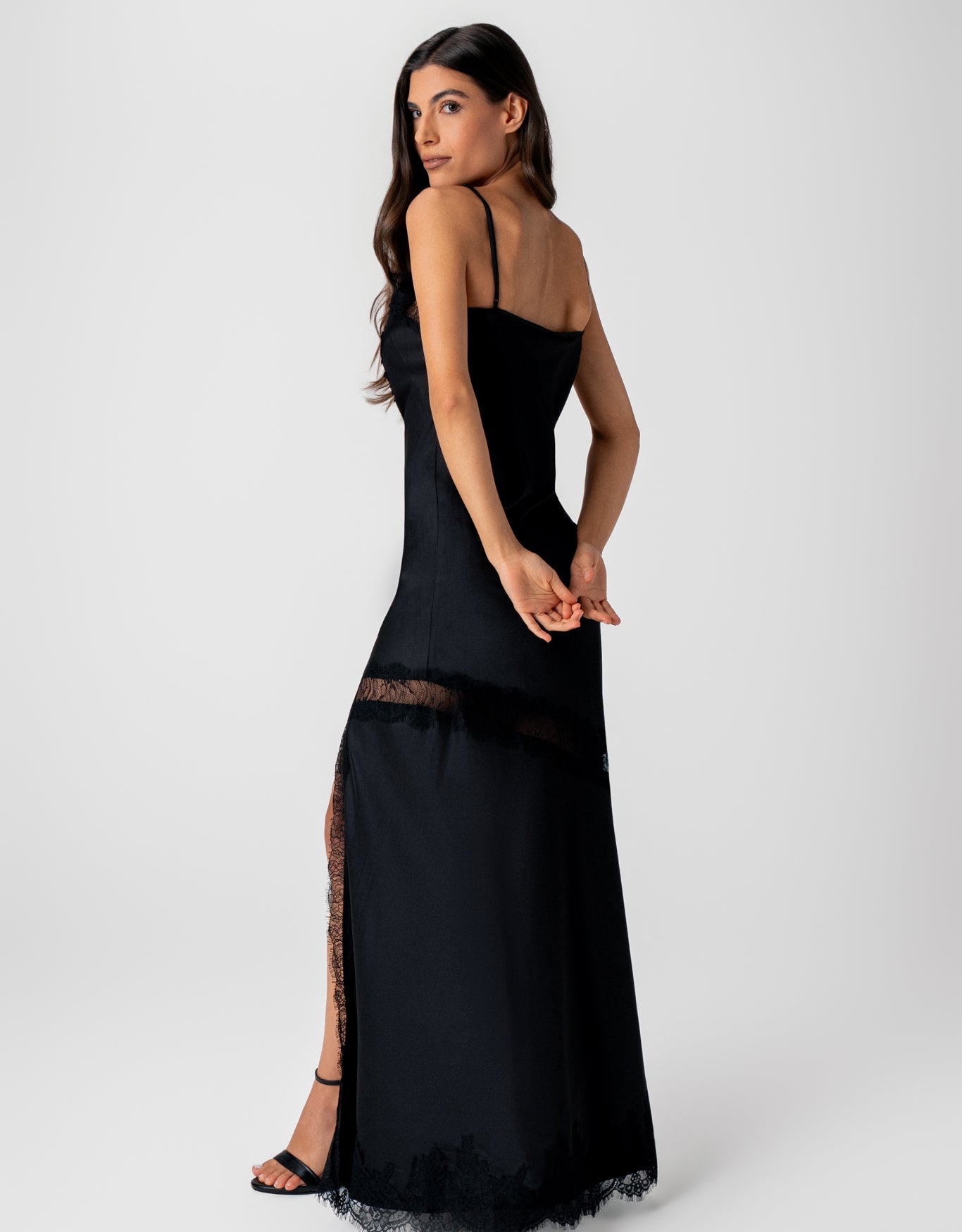 VESTIDO LIZIE MADRE REINA PRETO