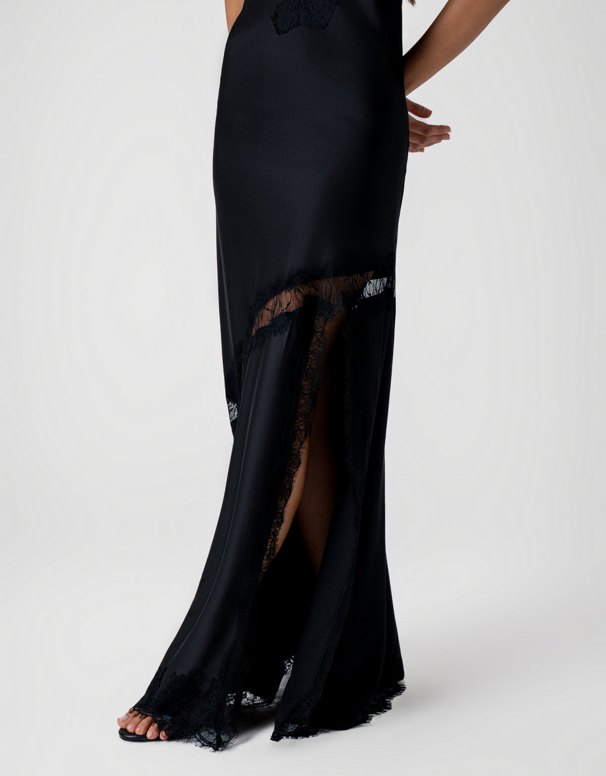 VESTIDO LIZIE MADRE REINA PRETO