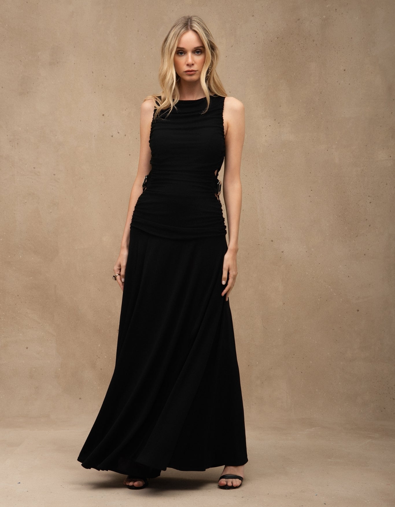 VESTIDO MARIANA MADRE REINA PRETO