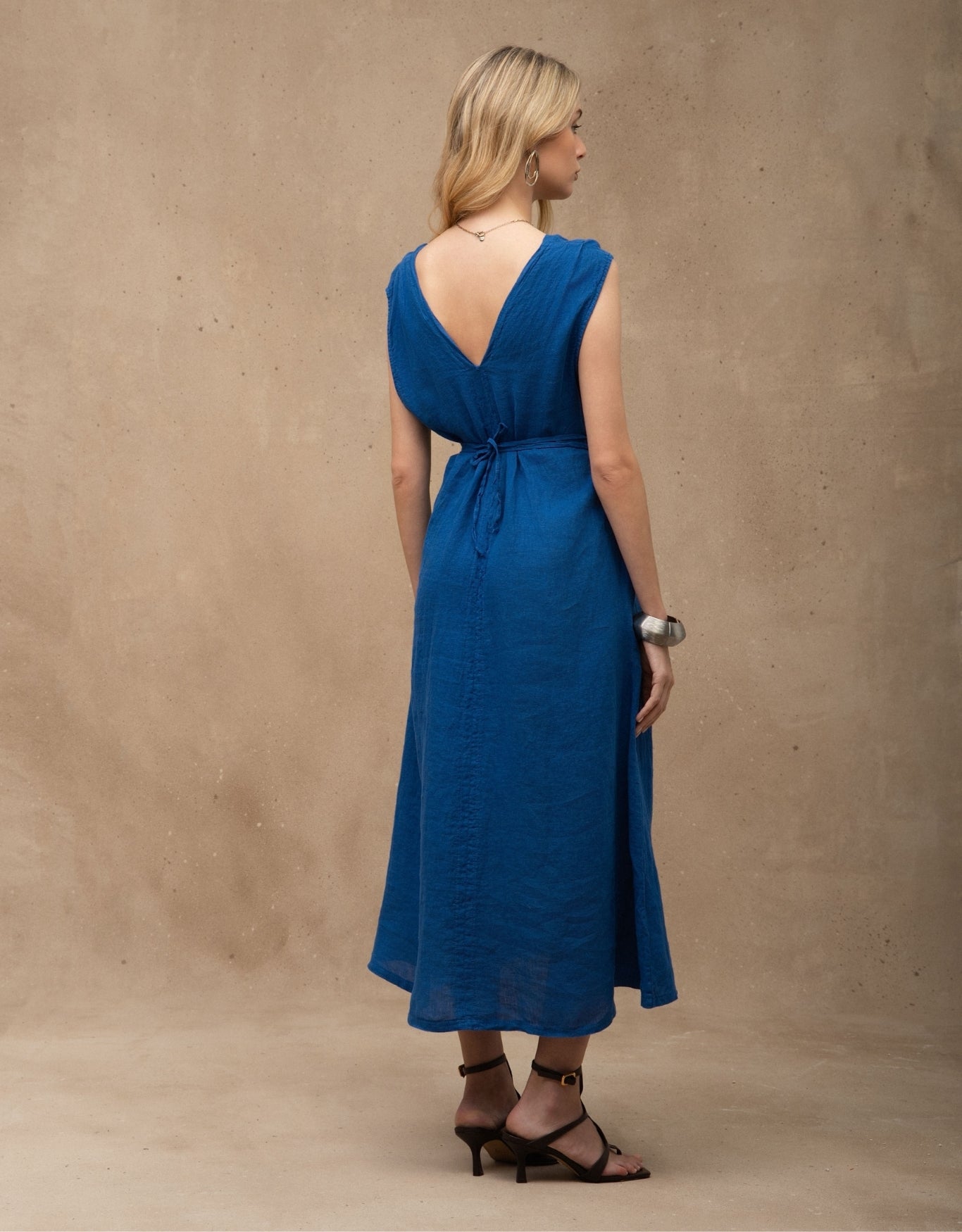 VESTIDO NICOLE MADRE REINA LINHO AZUL MESQUITA