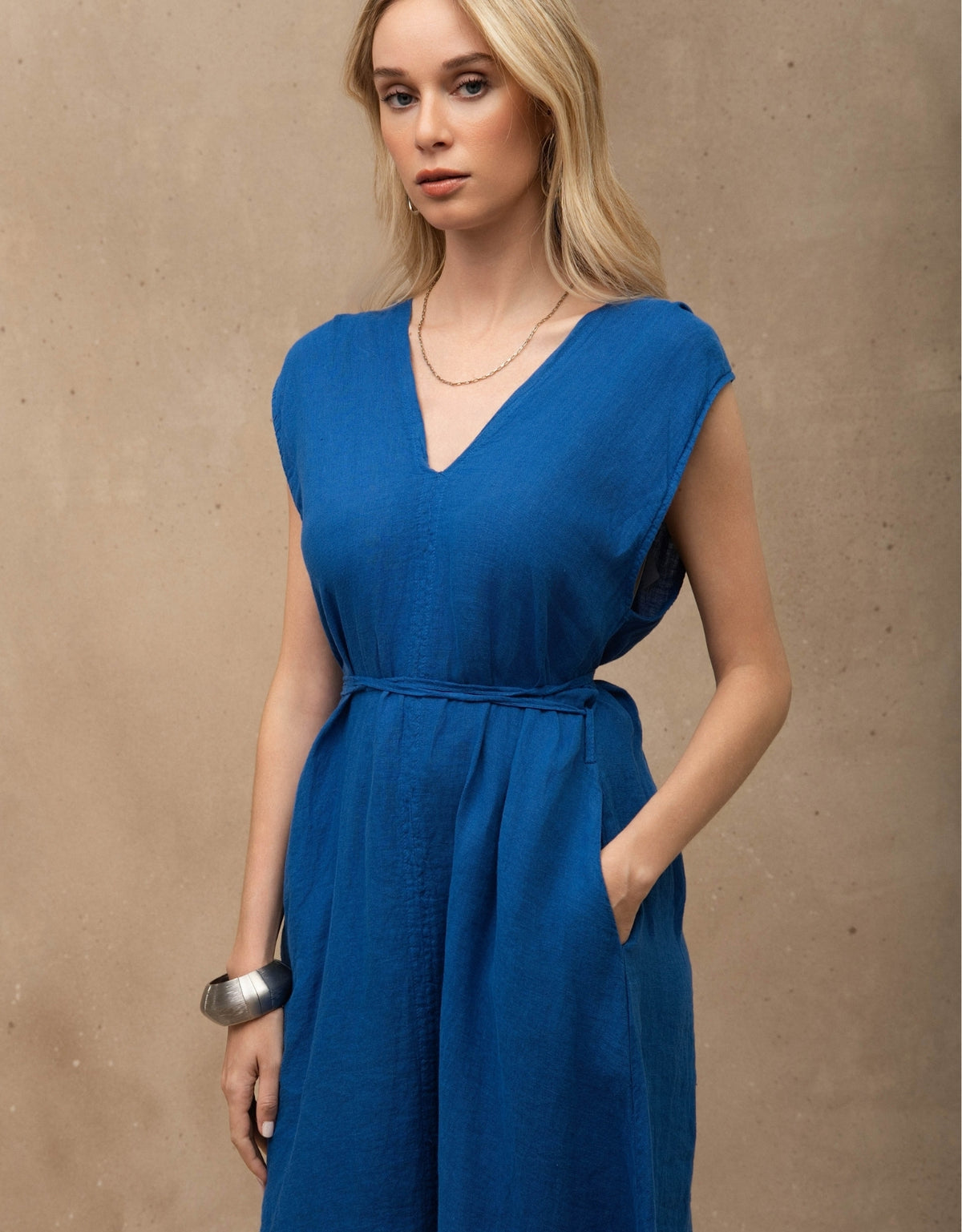 VESTIDO NICOLE MADRE REINA LINHO AZUL MESQUITA