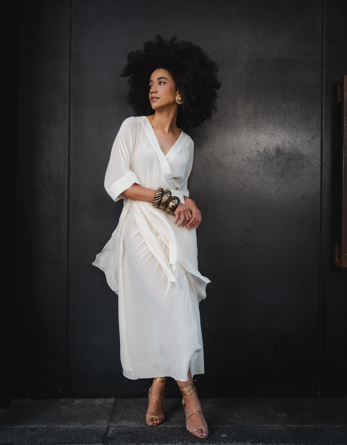 VESTIDO SIMONE MADRE REINA SEDA OFF WHITE