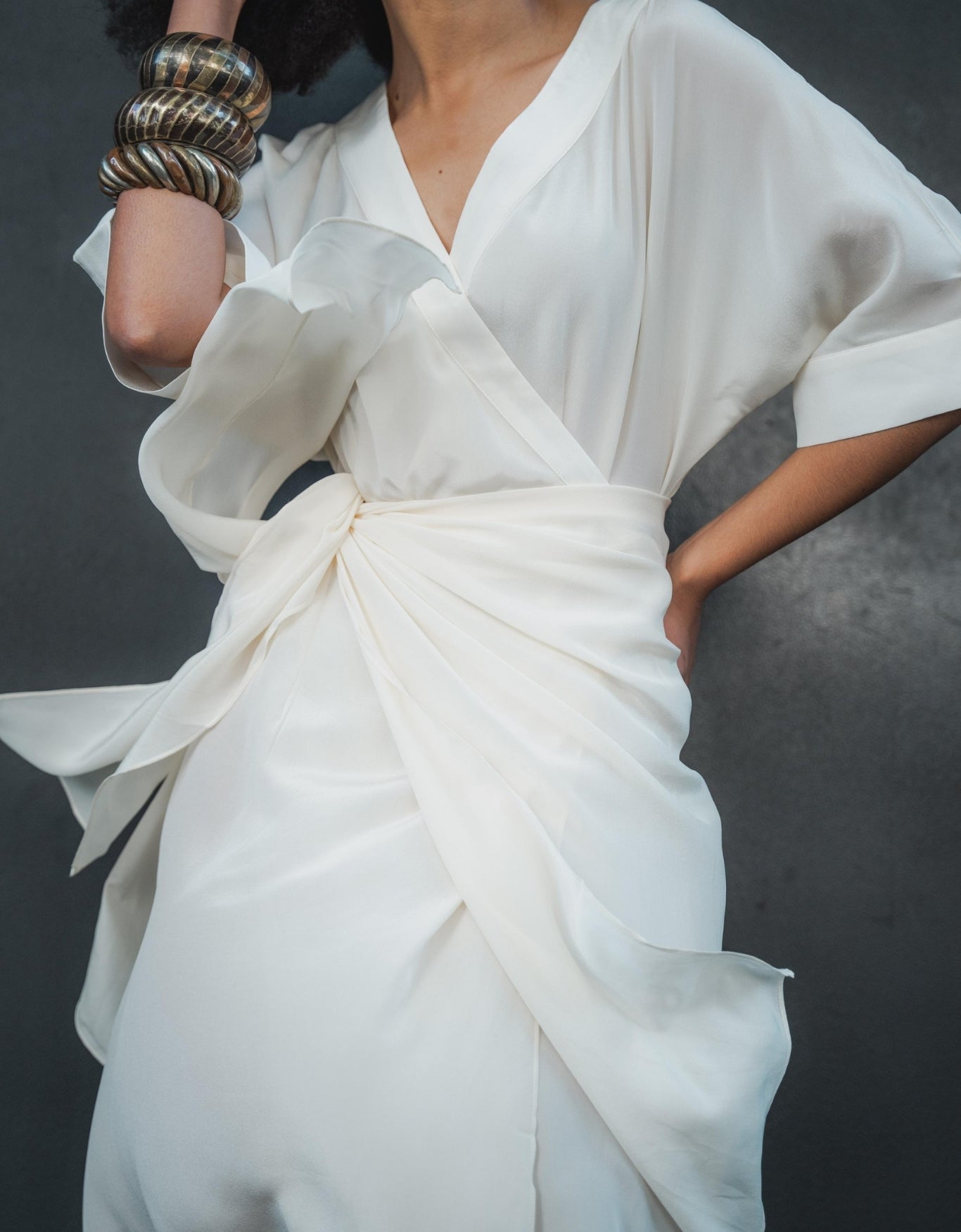 VESTIDO SIMONE MADRE REINA SEDA OFF WHITE