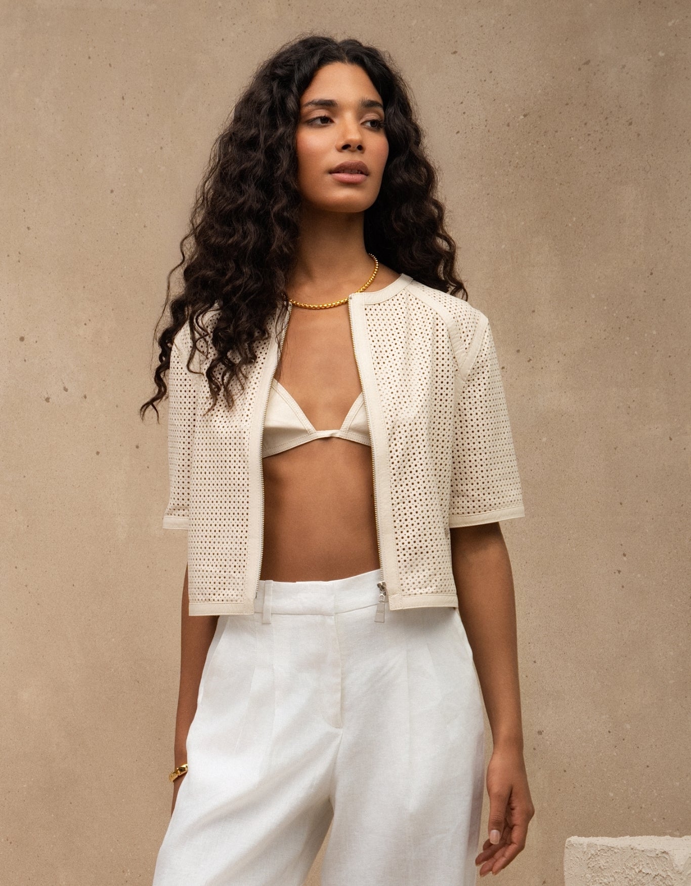 BLUSA BIA MADRE REINA COM TOP PERFURO COURO OFF WHITE