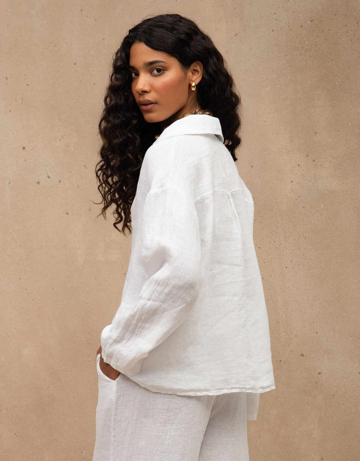 BLUSA BRUNA MADRE REINA LINHO BRANCO