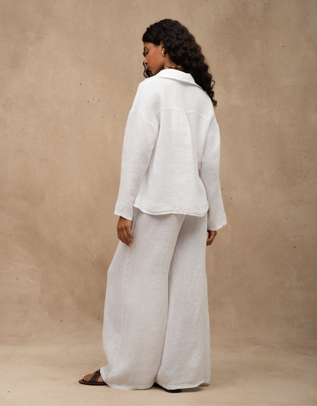 BLUSA BRUNA MADRE REINA LINHO BRANCO