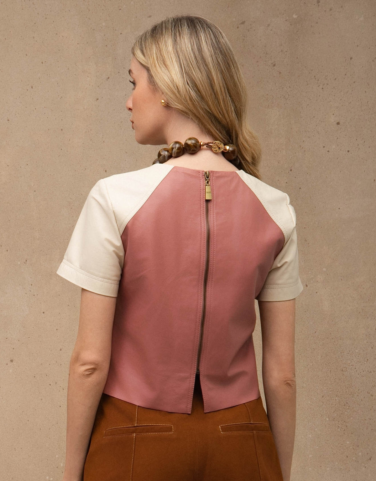 BLUSA GAIA MADRE REINA COURO ROSA ROMÃ