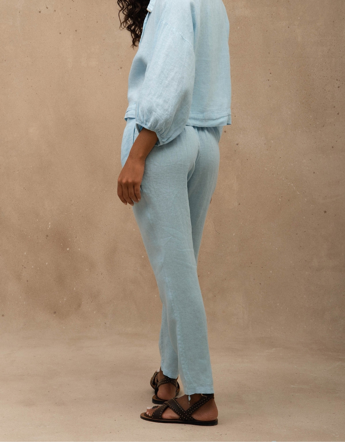 CALÇA EDUARDA MADRE REINA LINHO AZUL ÁGATA