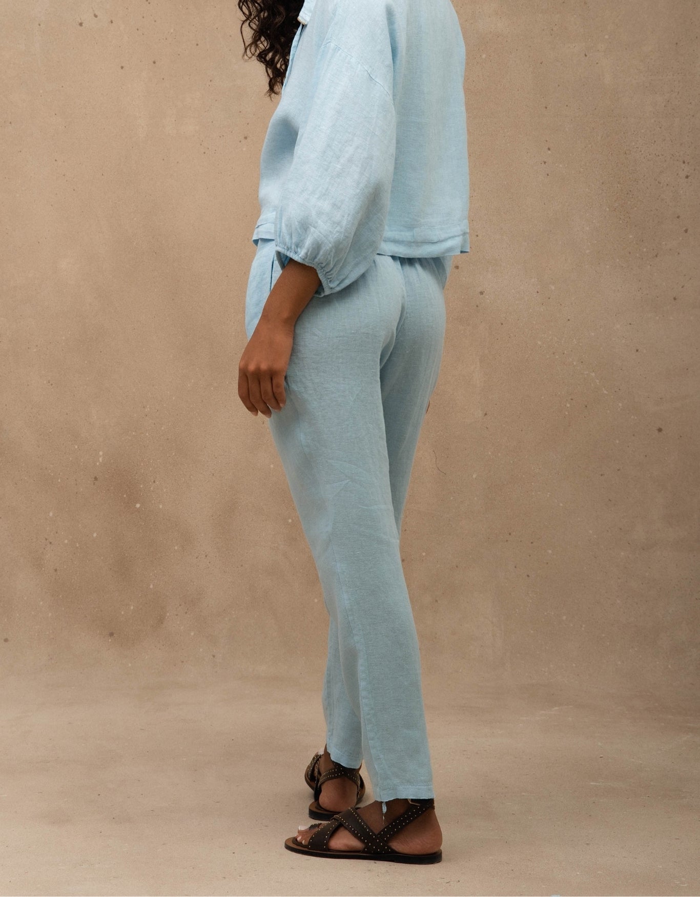 CALÇA EDUARDA MADRE REINA LINHO AZUL ÁGATA