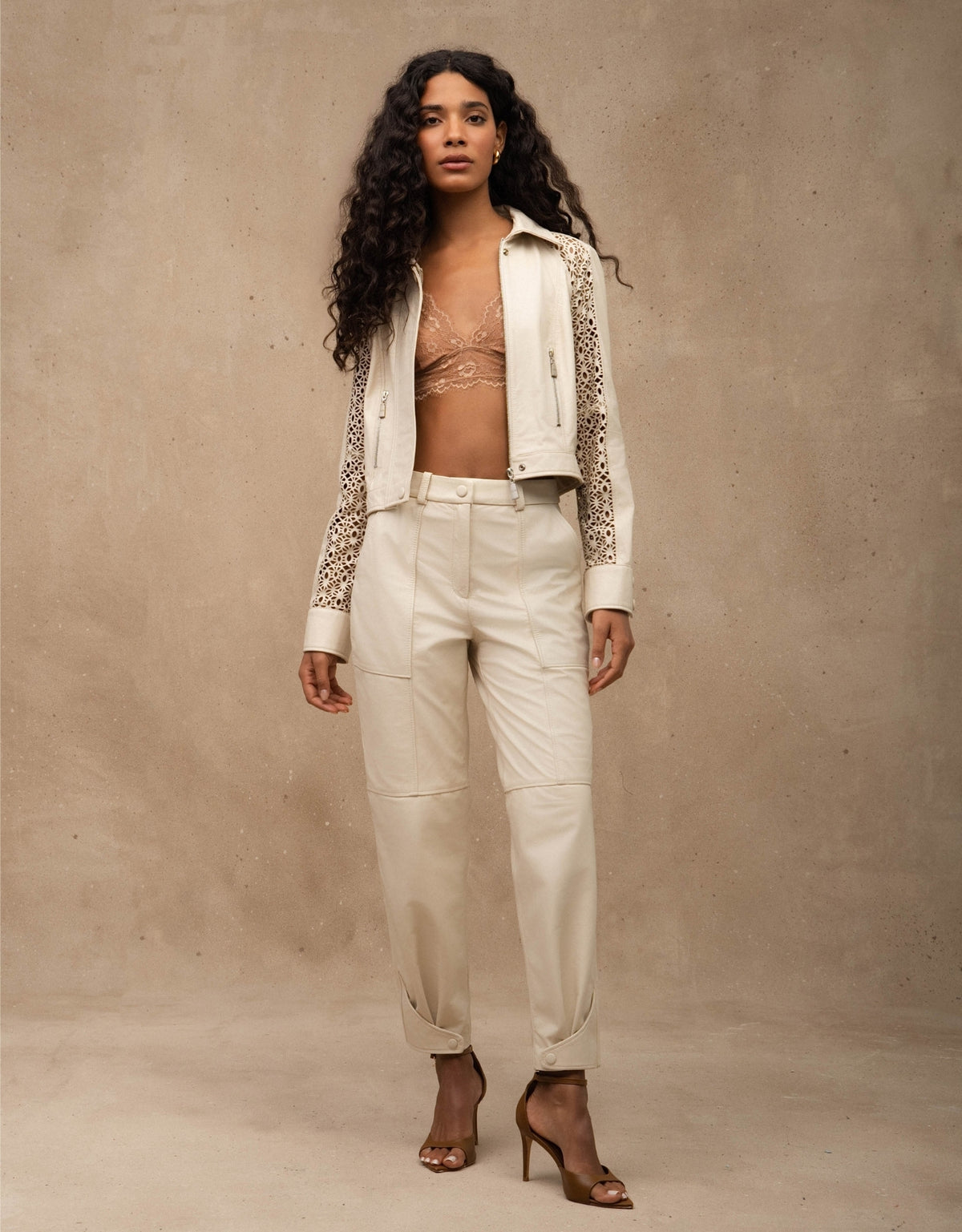 CALÇA EMILY MADRE REINA COURO OFF WHITE