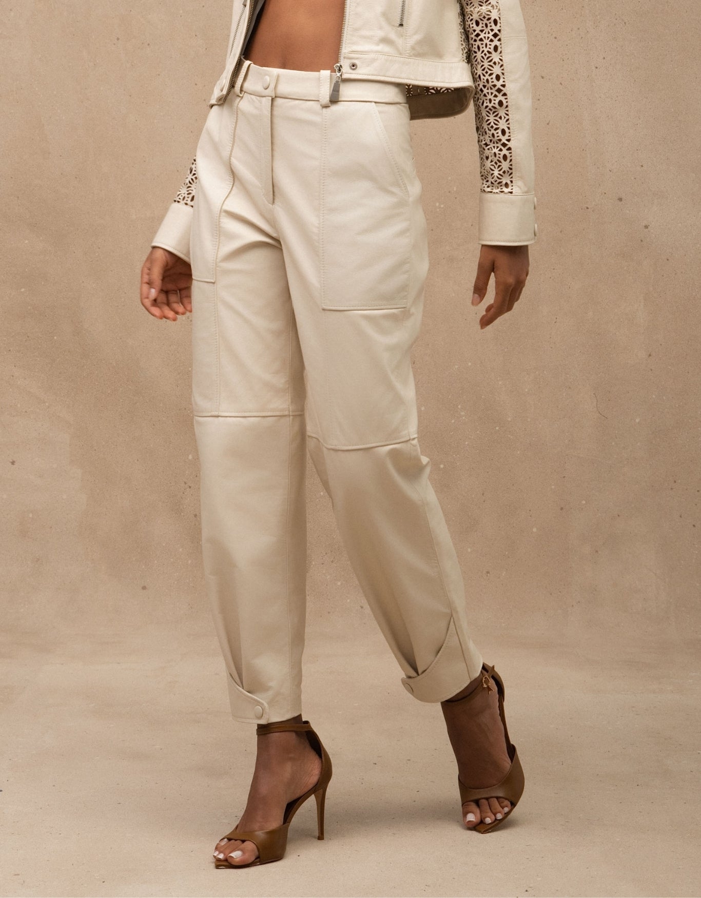 CALÇA EMILY MADRE REINA COURO OFF WHITE