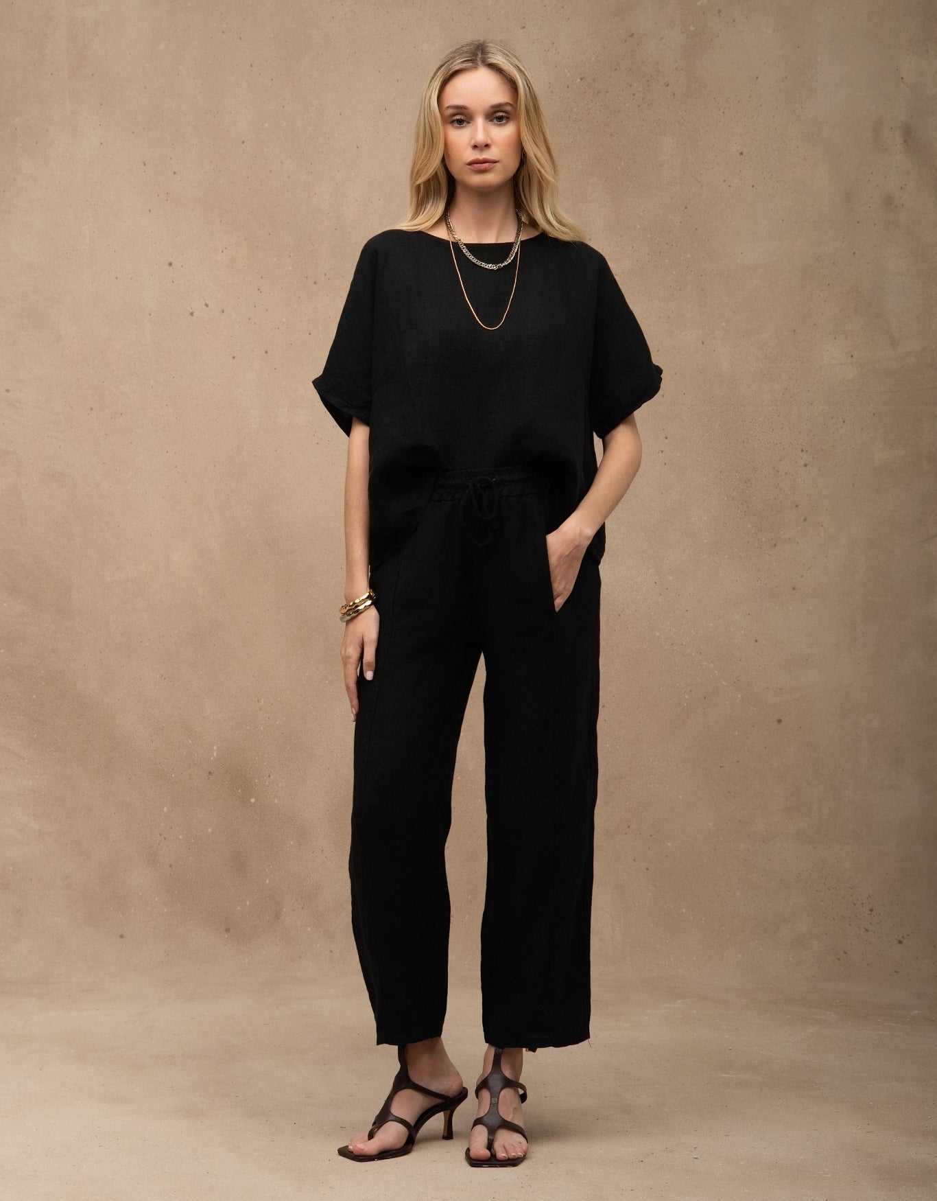 CALÇA LENY MADRE REINA LINHO PRETO