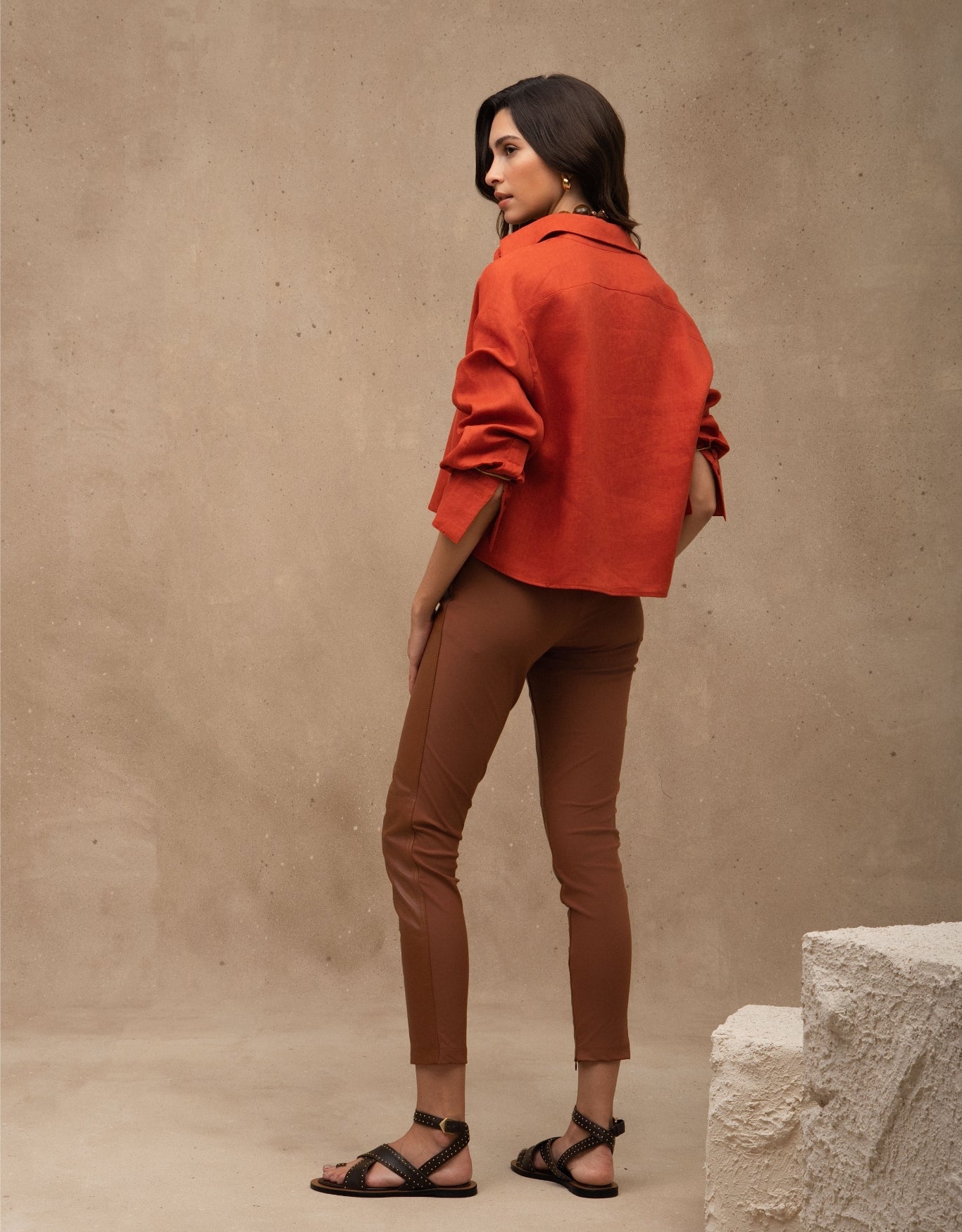 CALÇA MADRE REINA MALHA COM COURO CARAMELO