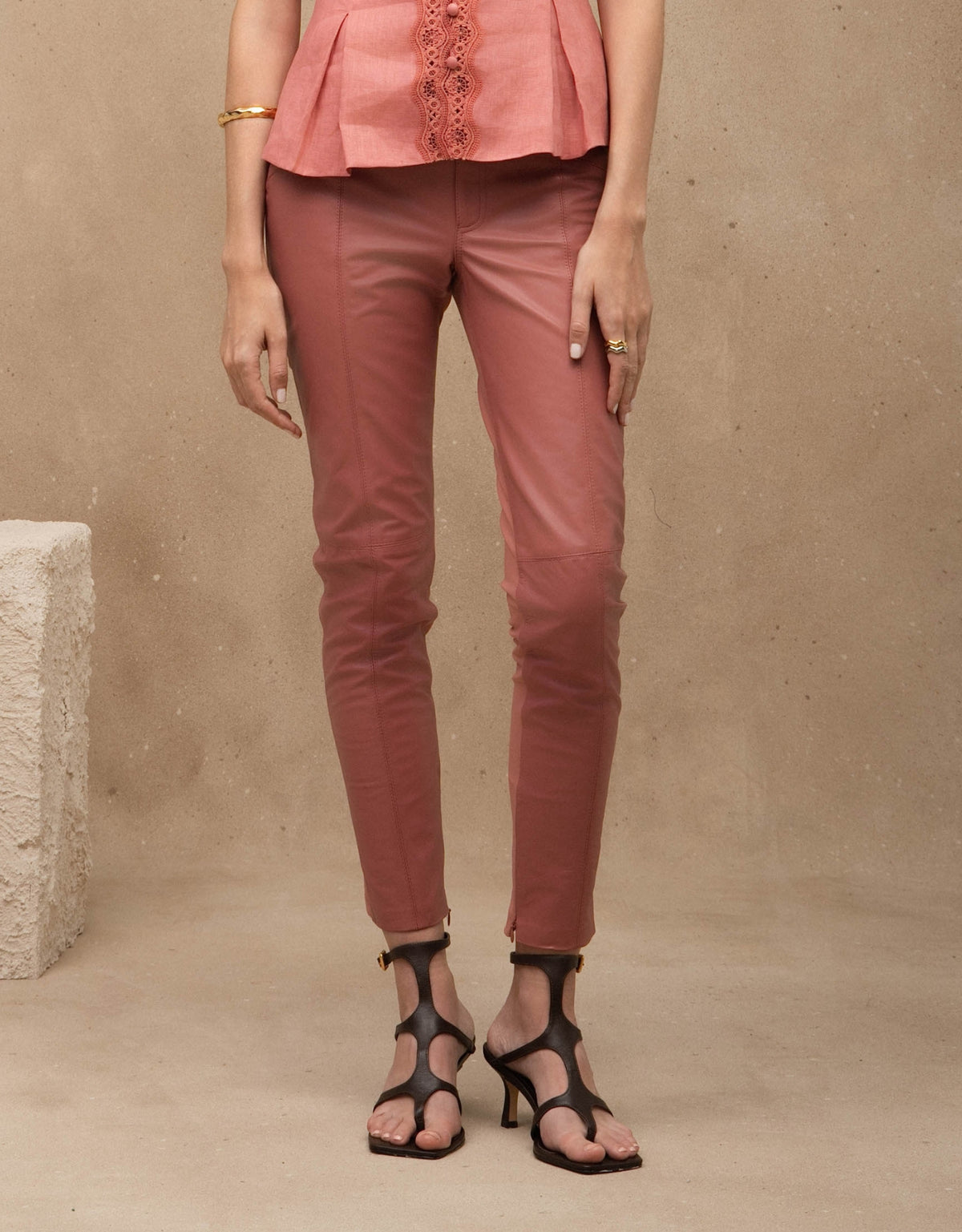 CALÇA MADRE REINA MALHA COM COURO ROSA ROMÃ