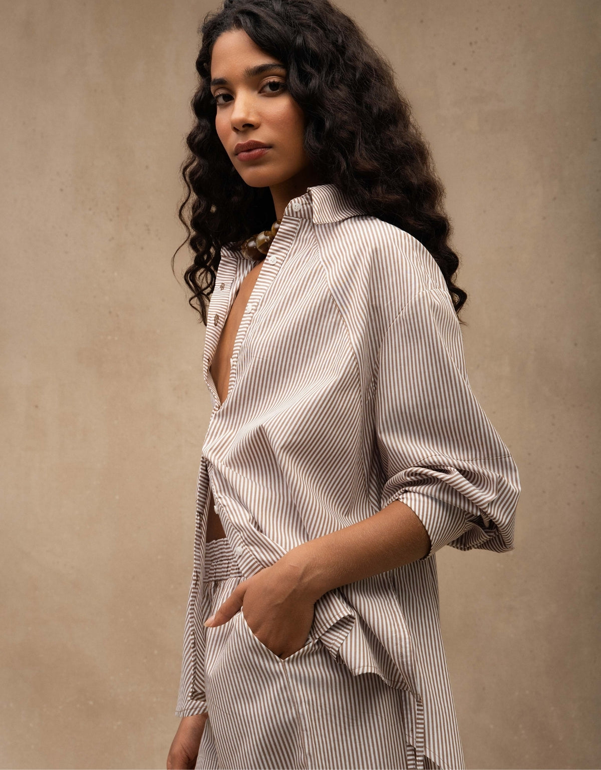 CAMISA ALANIS MADRE REINA TRICOLINE CAQUI