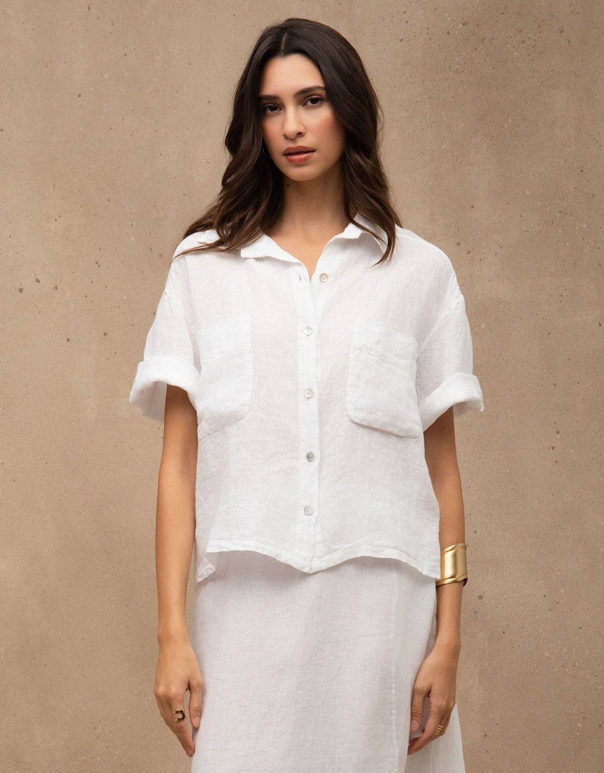 CAMISA BOLSOS MADRE REINA LINHO BRANCO