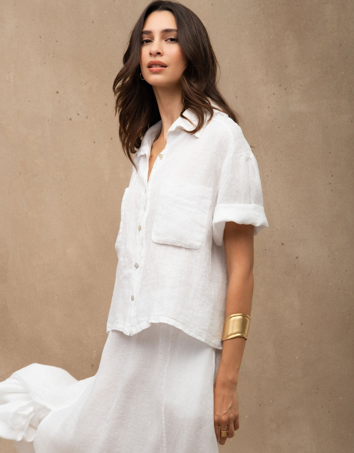 CAMISA BOLSOS MADRE REINA LINHO BRANCO