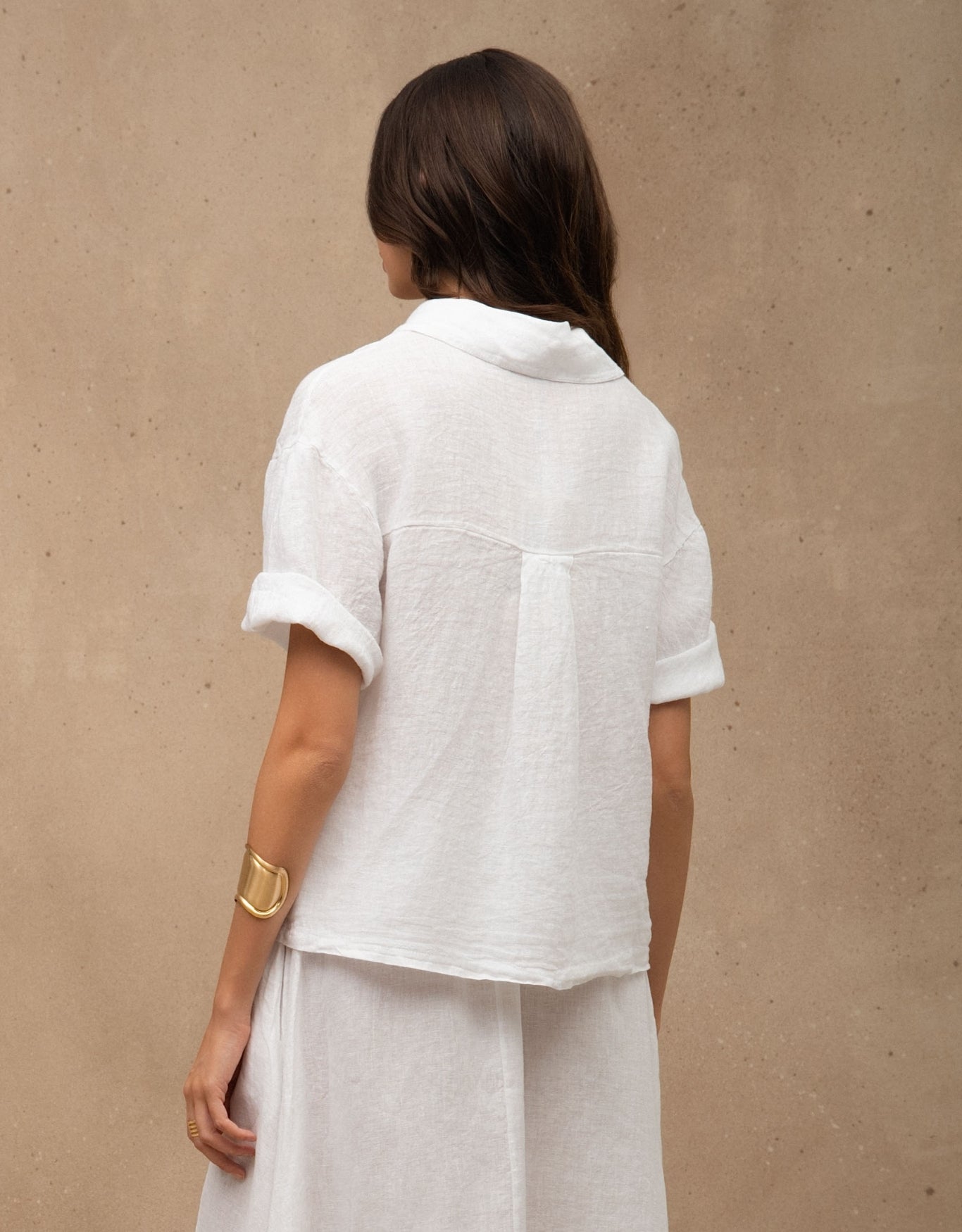 CAMISA BOLSOS MADRE REINA LINHO BRANCO